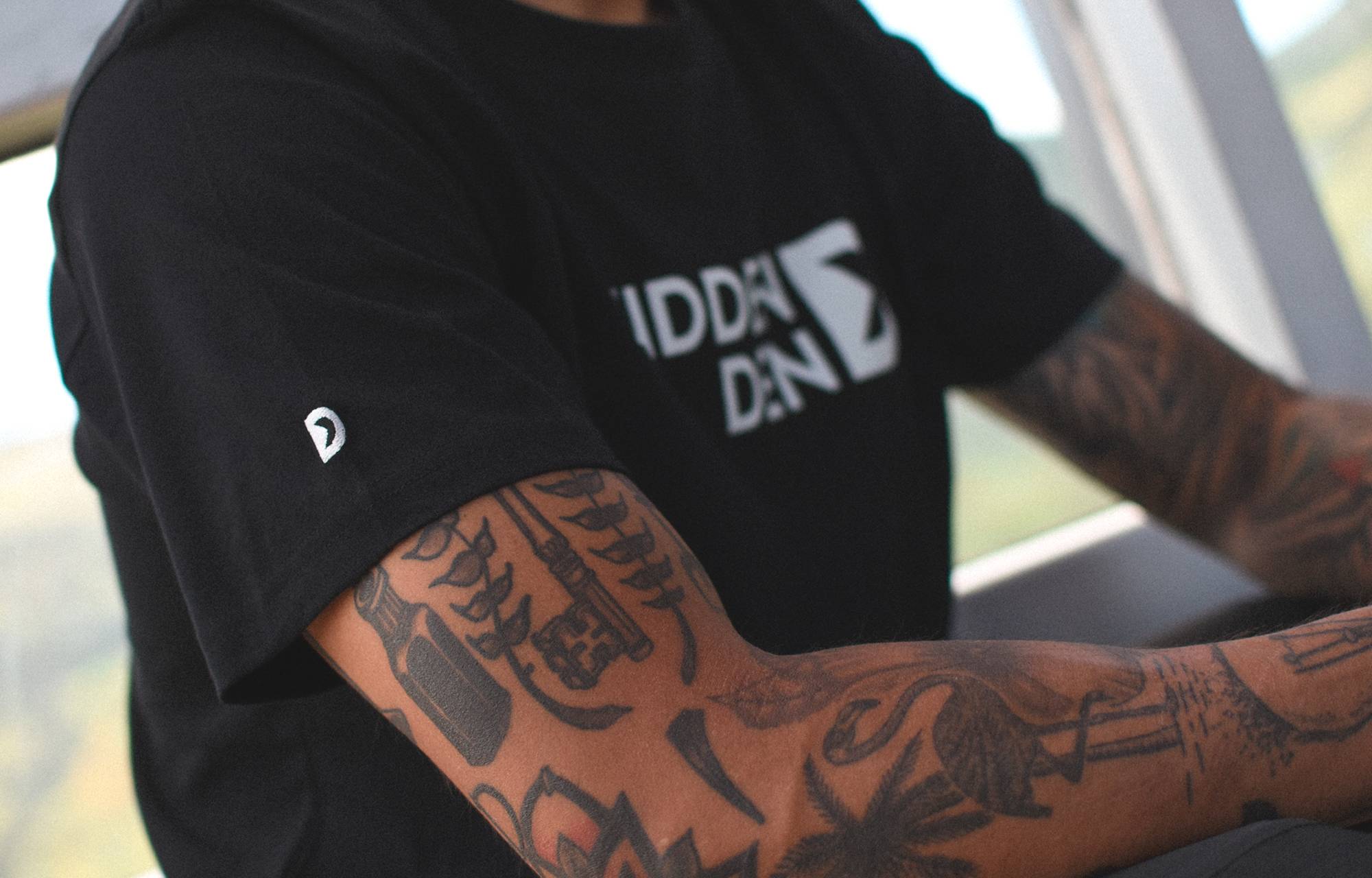 T-SHIRT HIDDEN-DEN N°8 image number 2