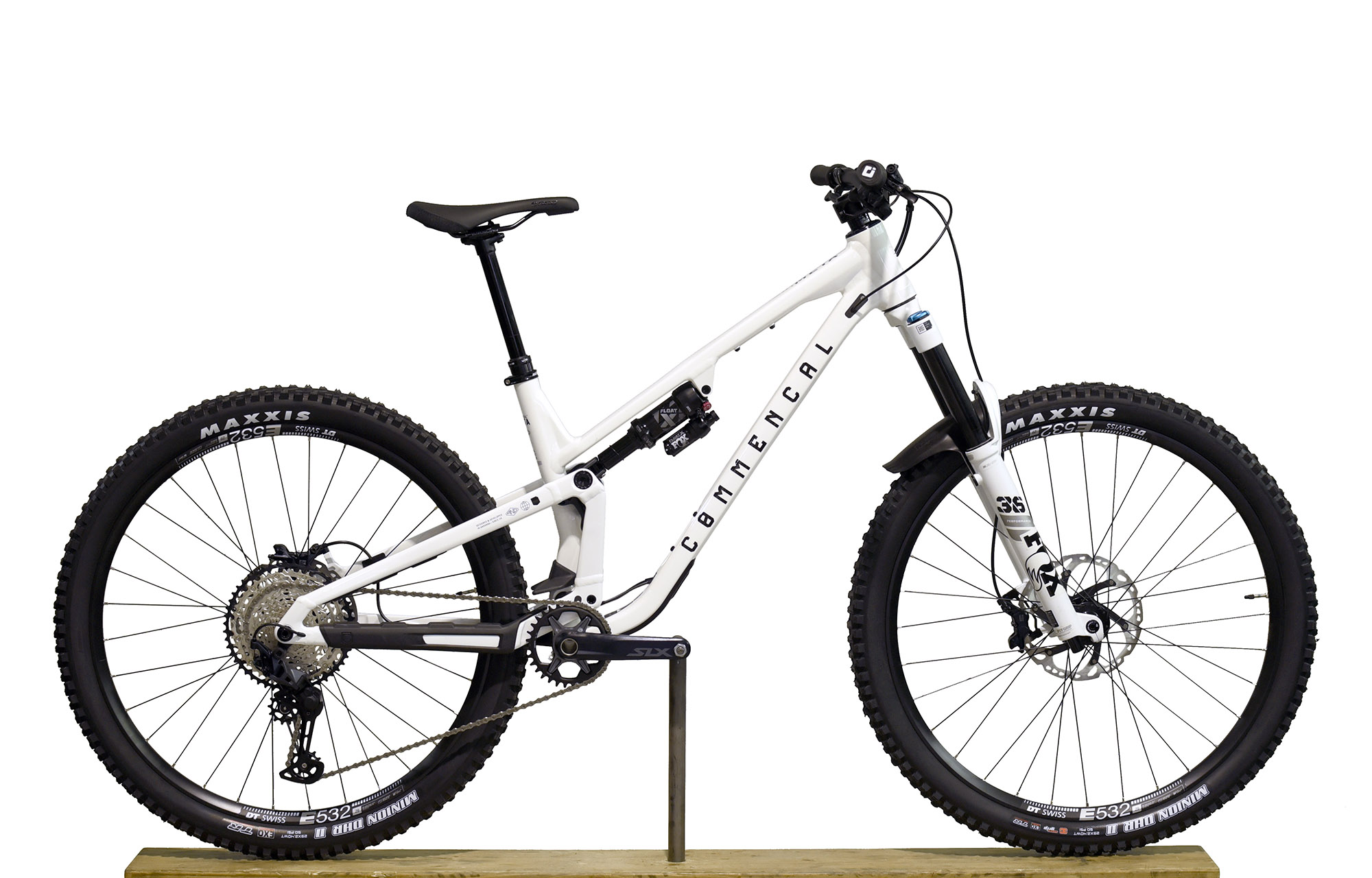 COMMENCAL META V5 ESSENTIAL PURE WHITE - M (23121202) image number null