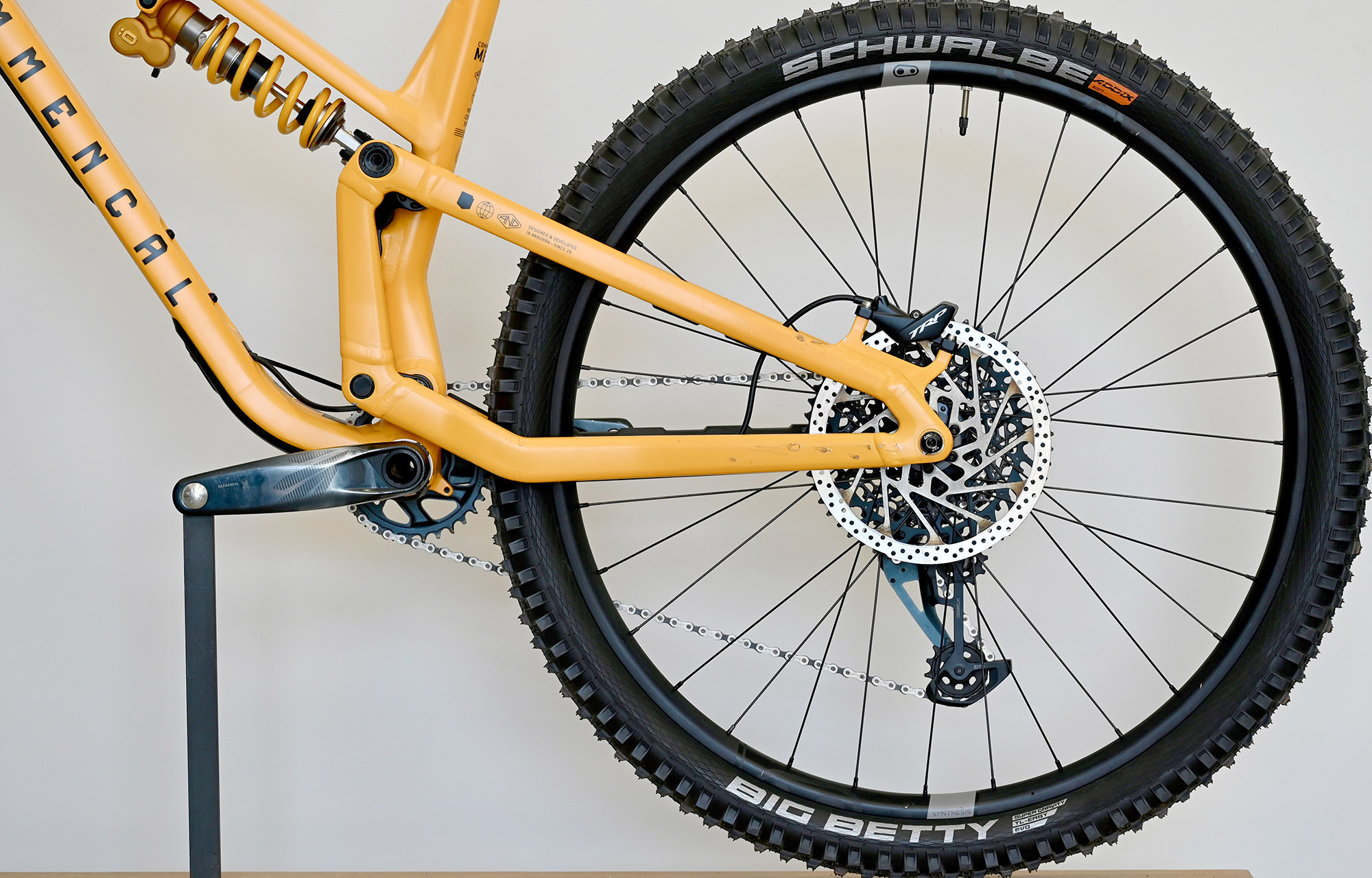 COMMENCAL META V5 OHLINS EDITION YELLOW - M (23122502) image cover number large 4