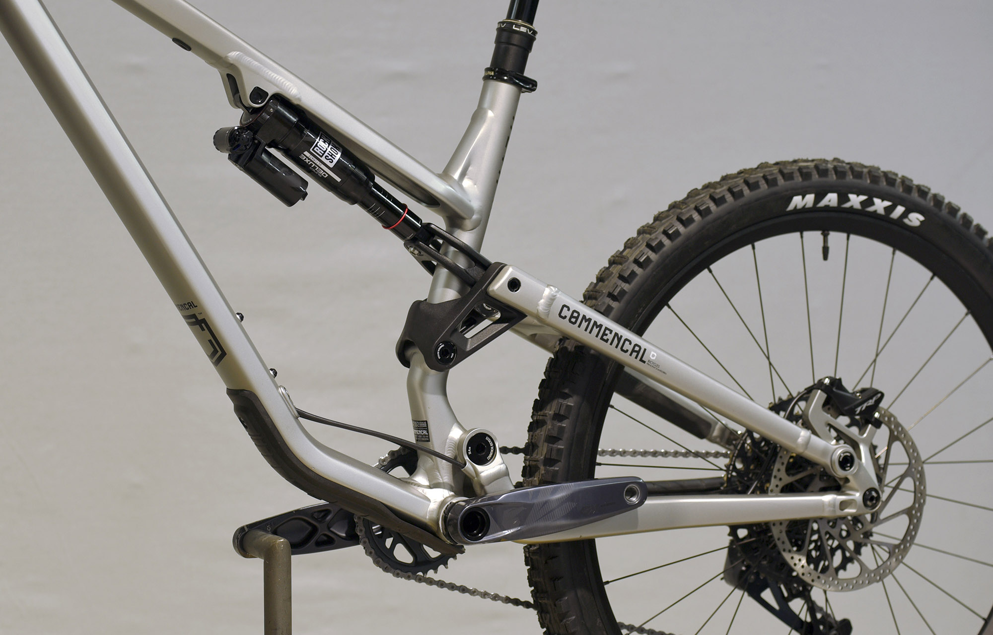 COMMENCAL META SX RACE SILVER - L (22130803) image number null
