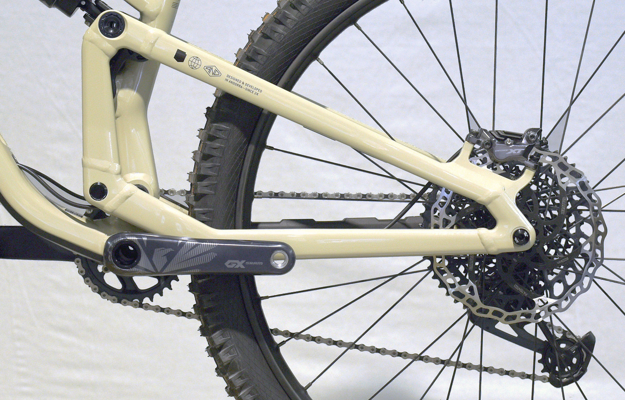 COMMENCAL META V5 CHALK [COMMENCAL TEAM] ALC - M (23100051) image number null