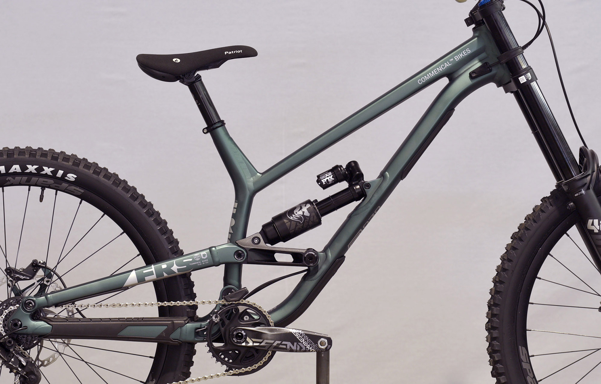 COMMENCAL FRS ESSENTIAL METALLIC GREEN - L (22150503) image number null