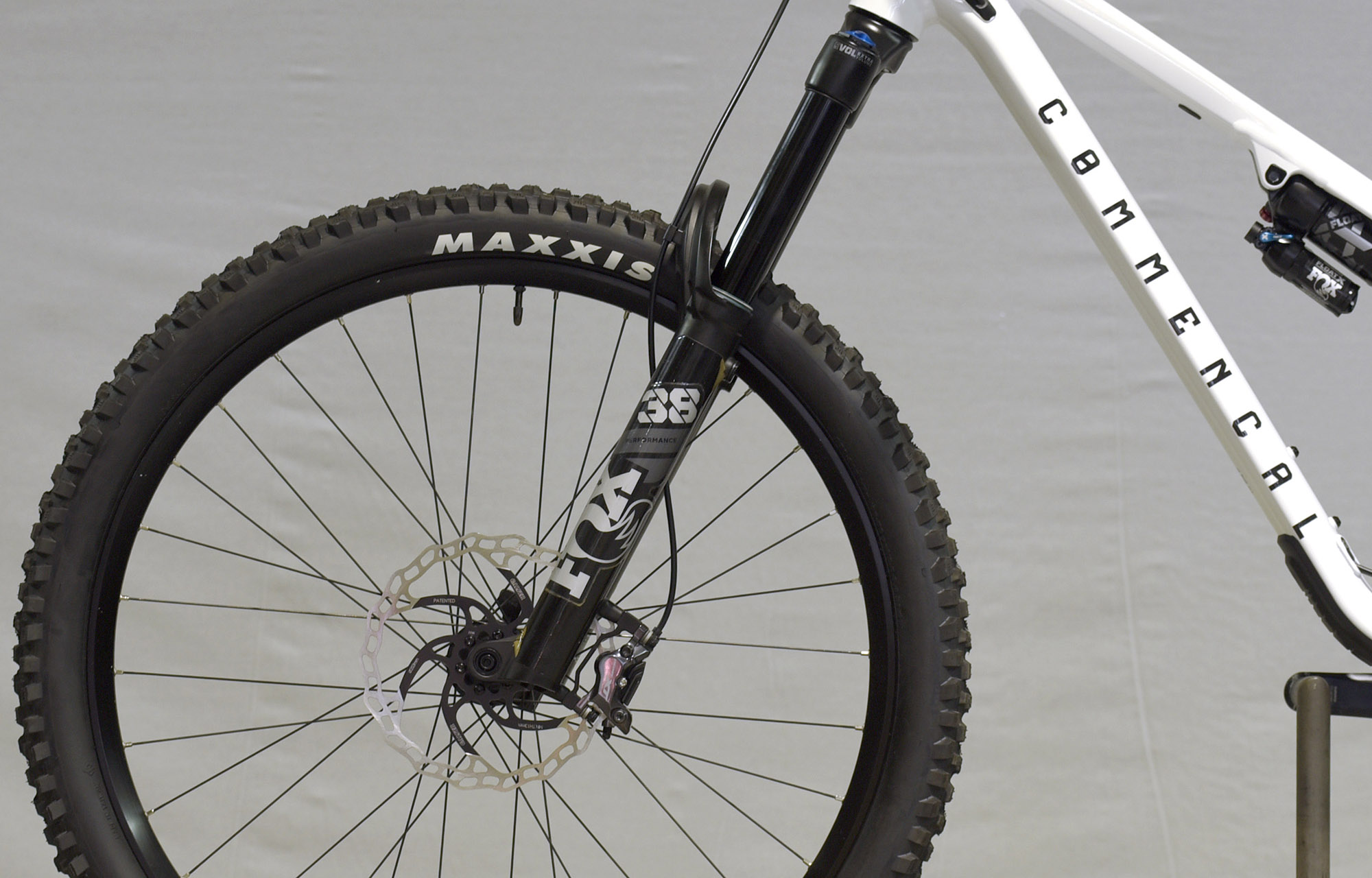 COMMENCAL META SX ESSENTIAL PURE WHITE - M (22130602) image number null