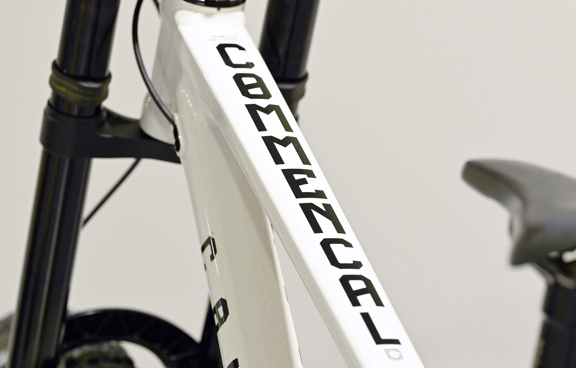 COMMENCAL SUPREME DH V5 ESSENTIAL GLITTERY WHITE - L (23150103) image number null