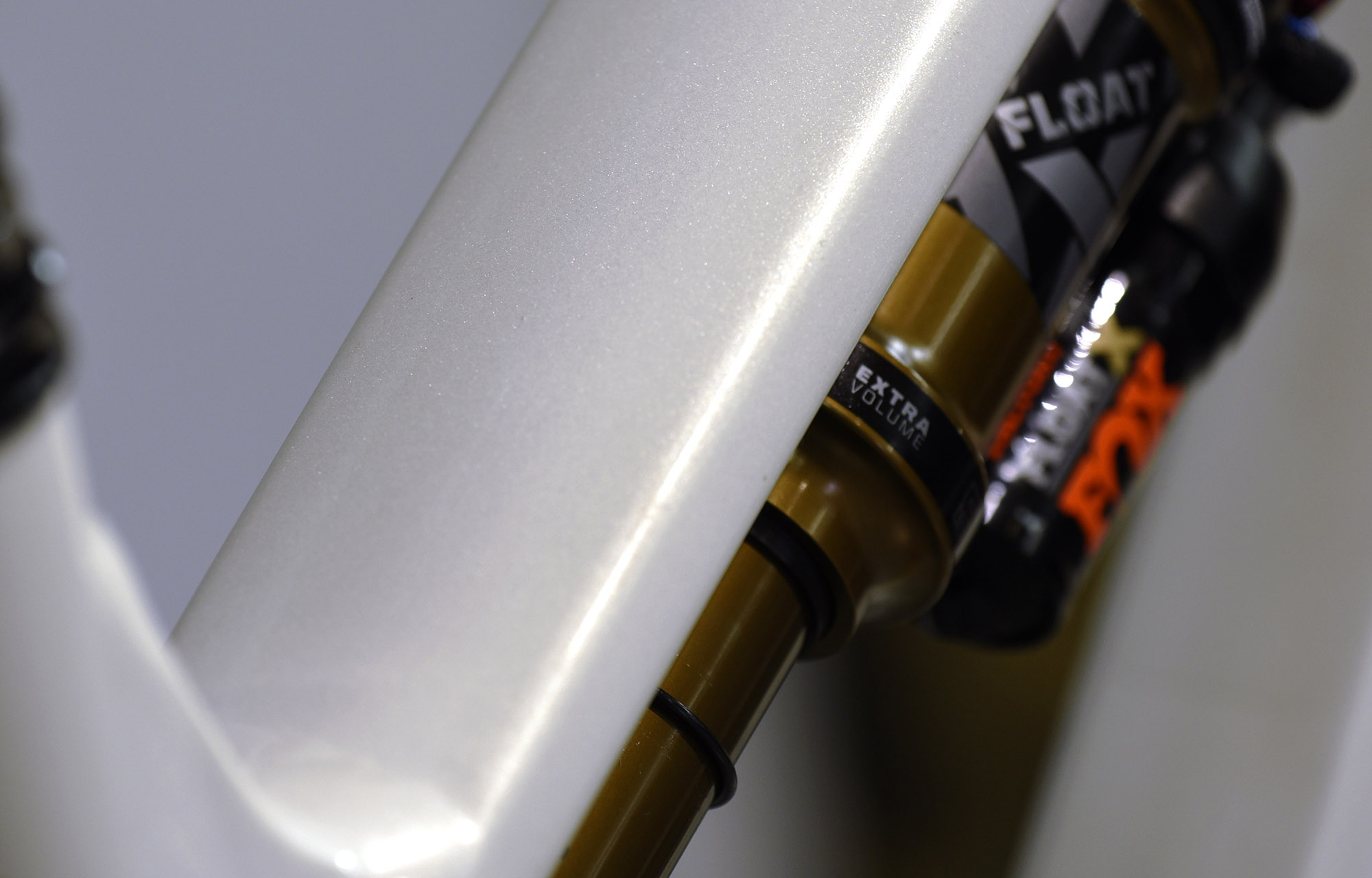 COMMENCAL META V5 SIGNATURE CLEAR SILVER - S (23121001) image number null