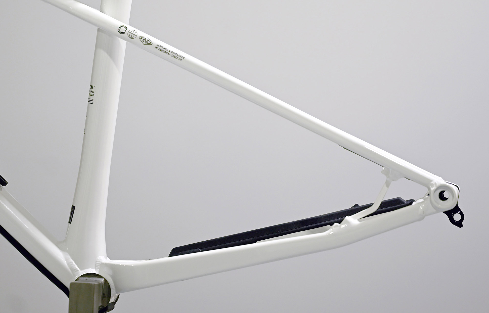 FRAME COMMENCAL META HT V3 PURE WHITE - L (25230103) image cover number large 4