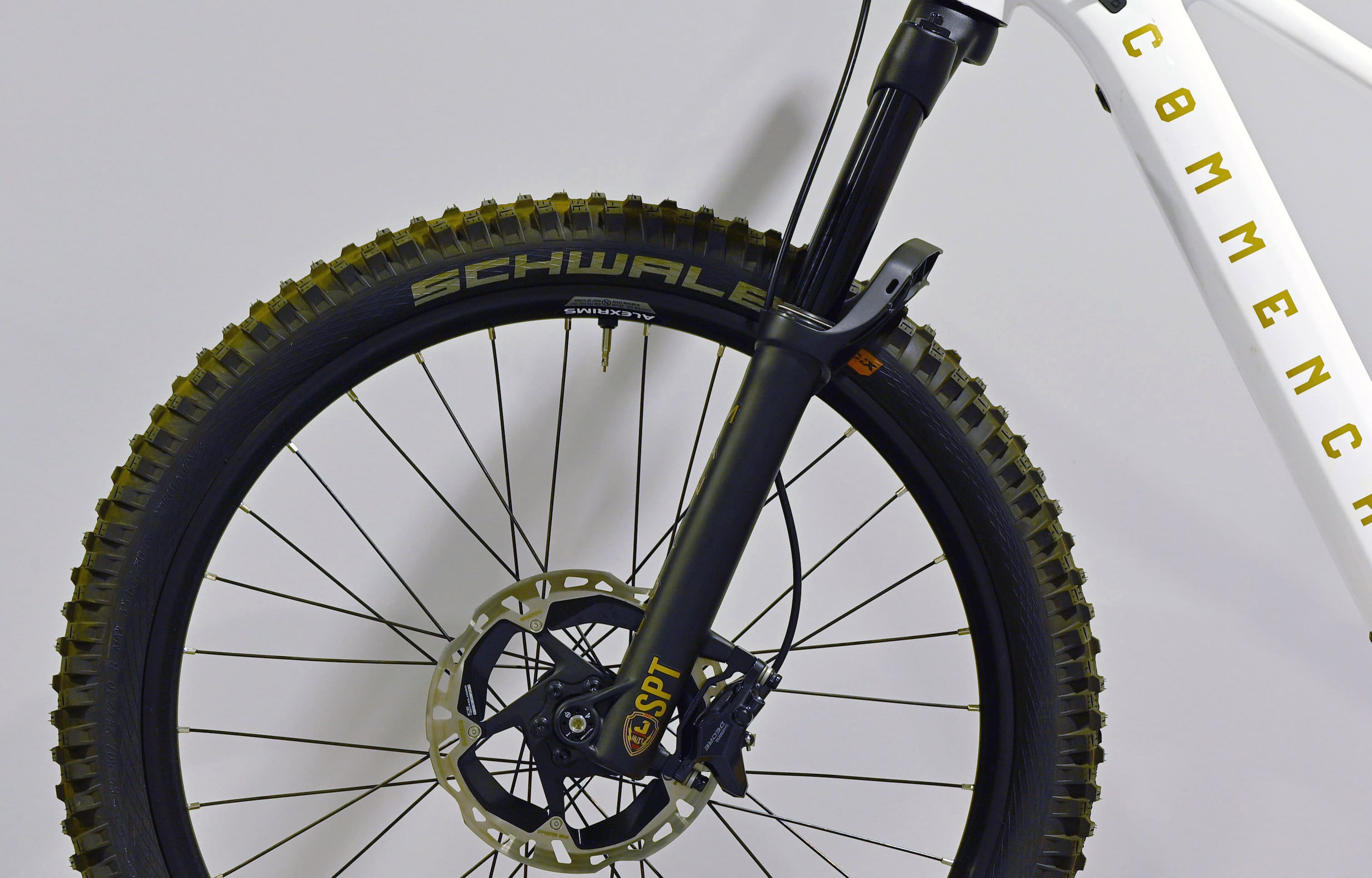 COMMENCAL META HT 24 POWER GLITTERY WHITE -  (24100007) 27 km image number null