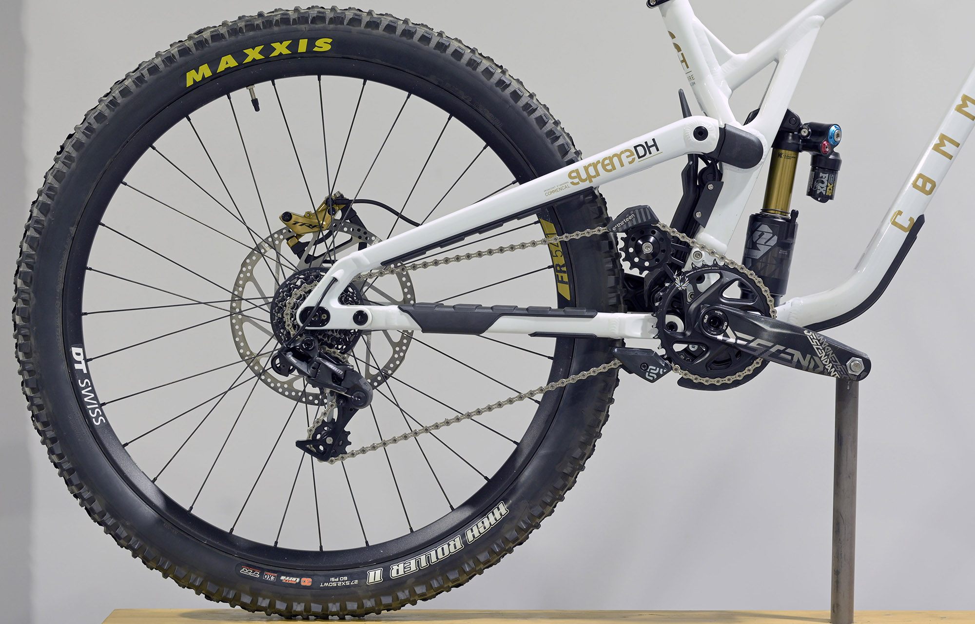 COMMENCAL SUPREME DH V5 SIGNATURE LTD PURE WHITE - L (23151003) image cover number large 0
