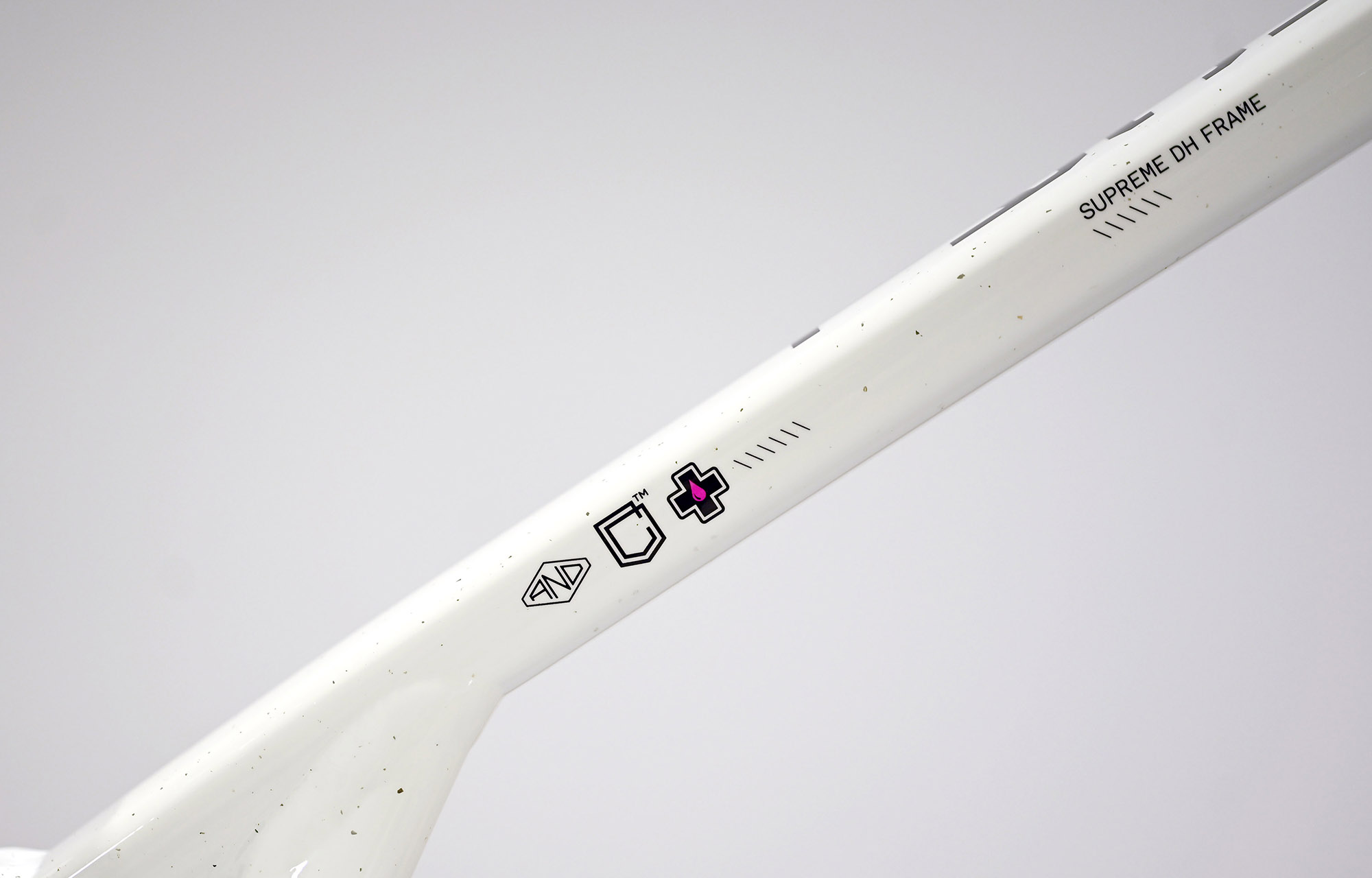 FRAME COMMENCAL SUPREME DH V5 MUC-OFF TEAM - L (25250303) image cover number large 2