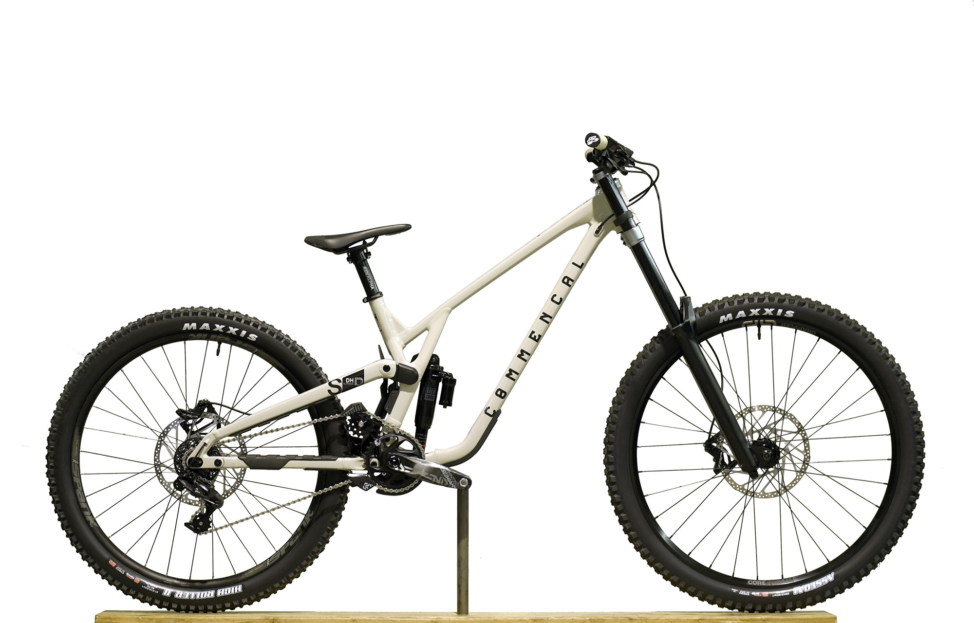 COMMENCAL SUPREME DH V5 RIDE CHALK - L (23150003) image number null