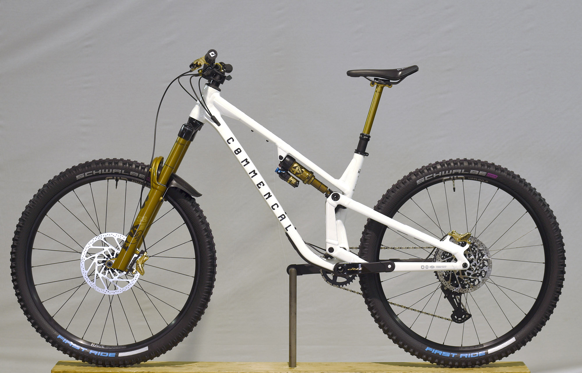 COMMENCAL META V5 CLEAR SILVER [COMMENCAL TEAM] ALC - M  (24100020) image number null