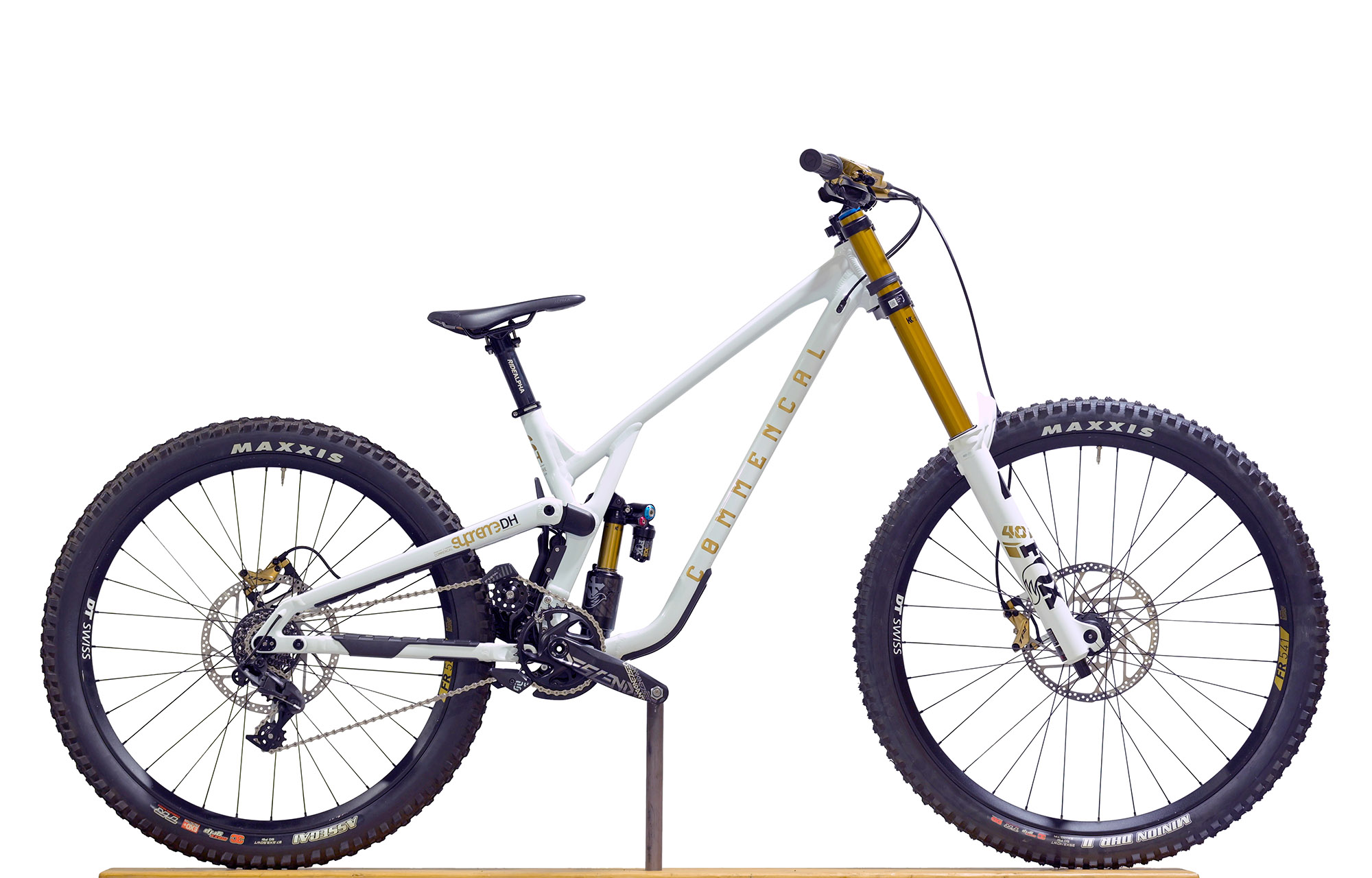 COMMENCAL SUPREME DH V5 SIGNATURE LTD PURE WHITE - M (23151002) image number null