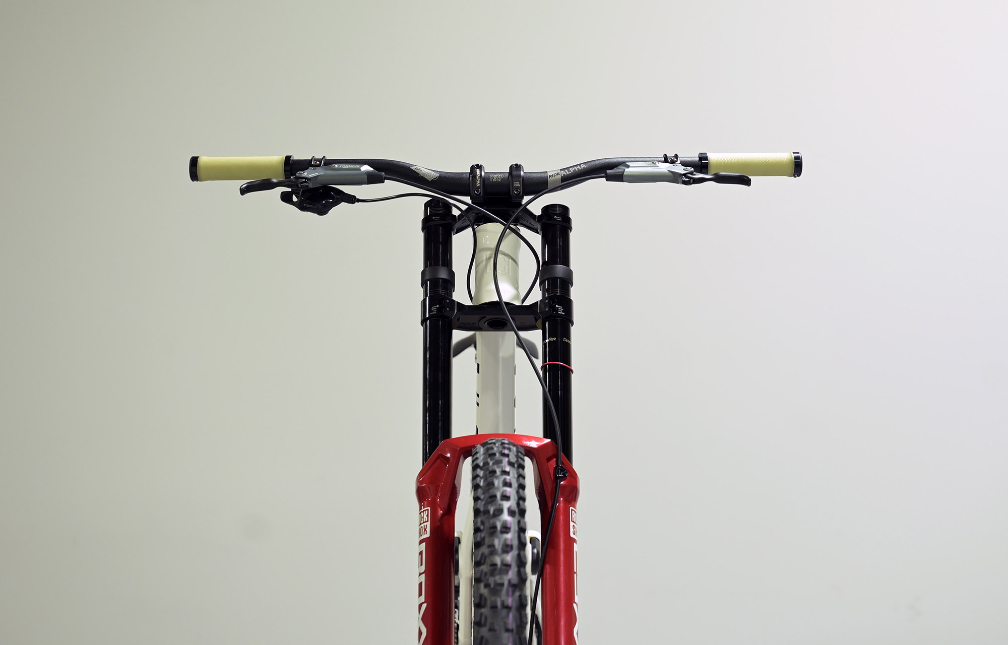 COMMENCAL SUPREME DH V5 ROCKSHOX PURE WHITE - M (24157102) image cover number large 3