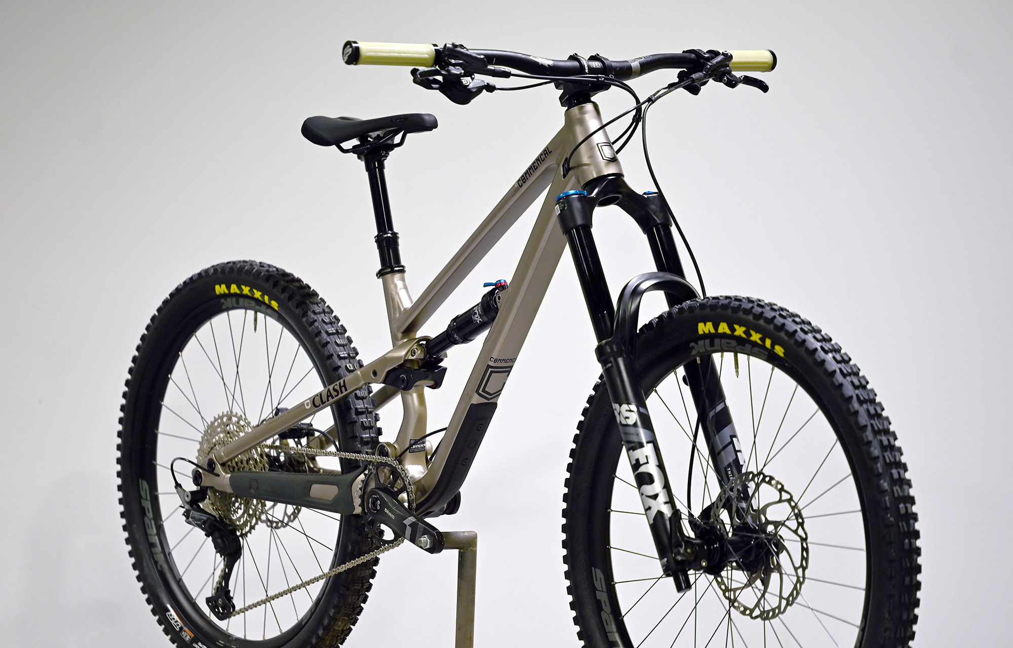 COMMENCAL CLASH JR CHAMPAGNE - (22170700) image cover number large 2