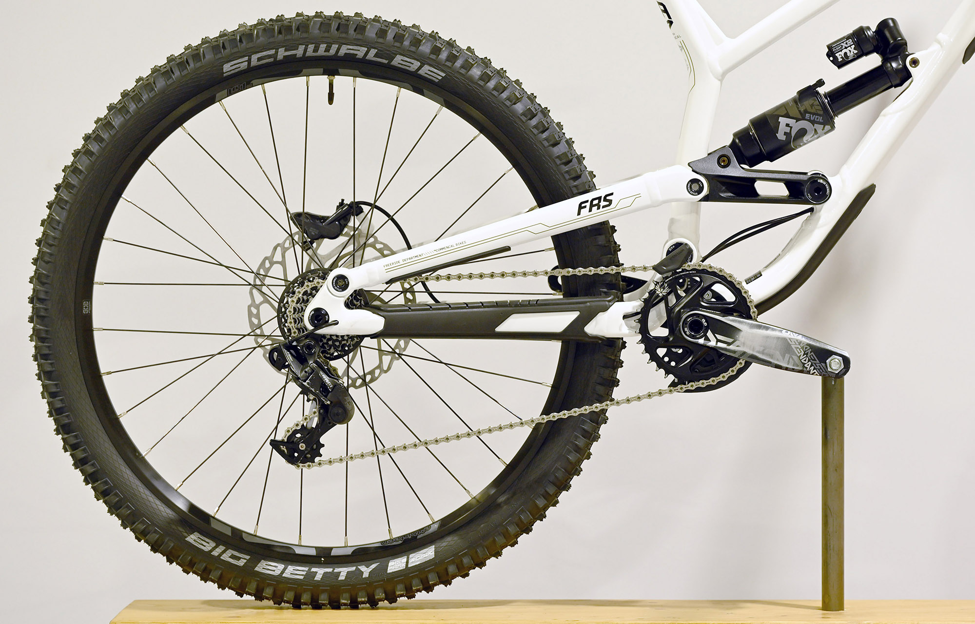 COMMENCAL FRS ESSENTIAL PURE WHITE - L (21151003) image number null