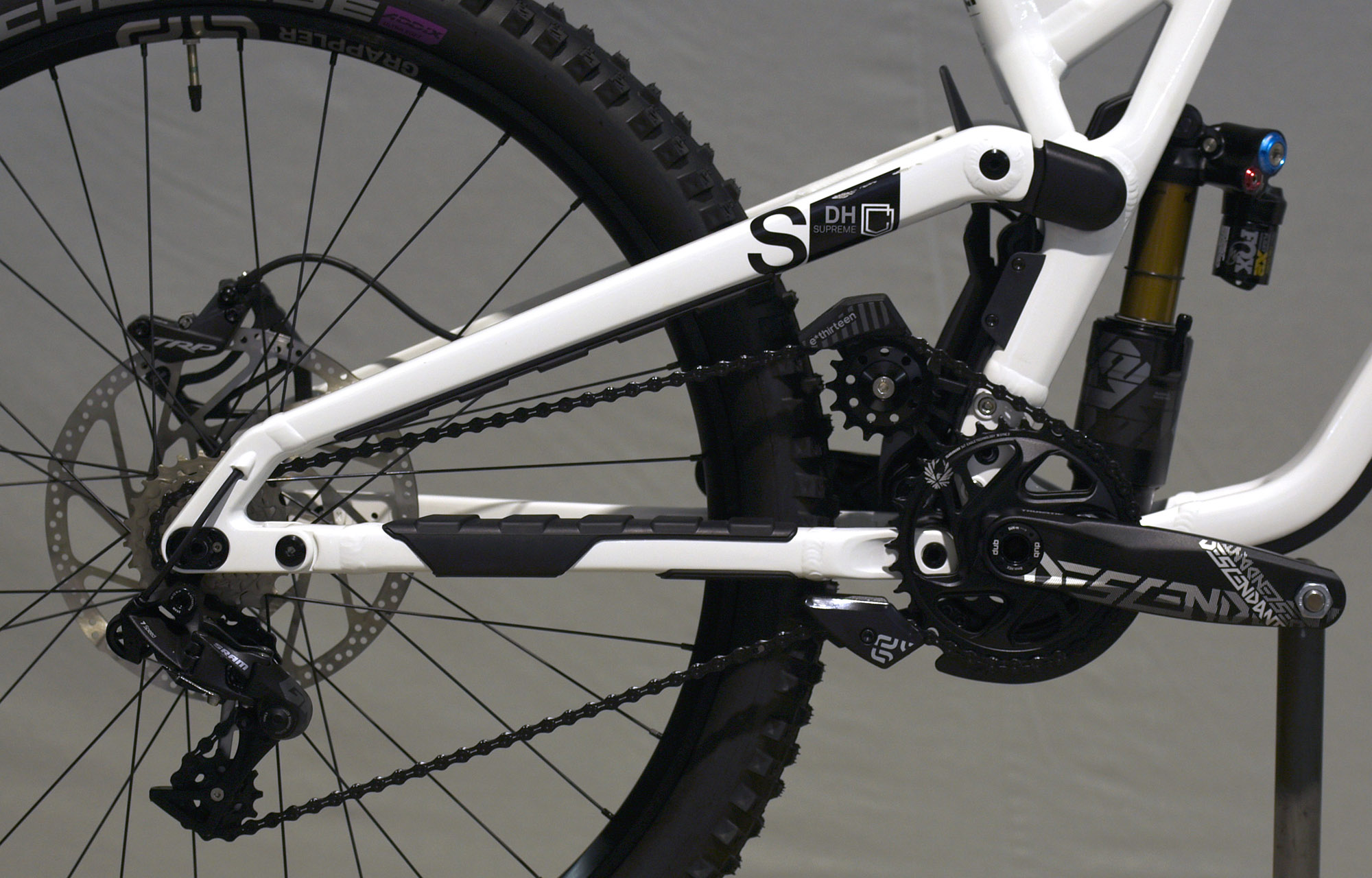 COMMENCAL SUPREME DH V5 SIGNATURE AIR PURE WHITE - L (23150203) image number null