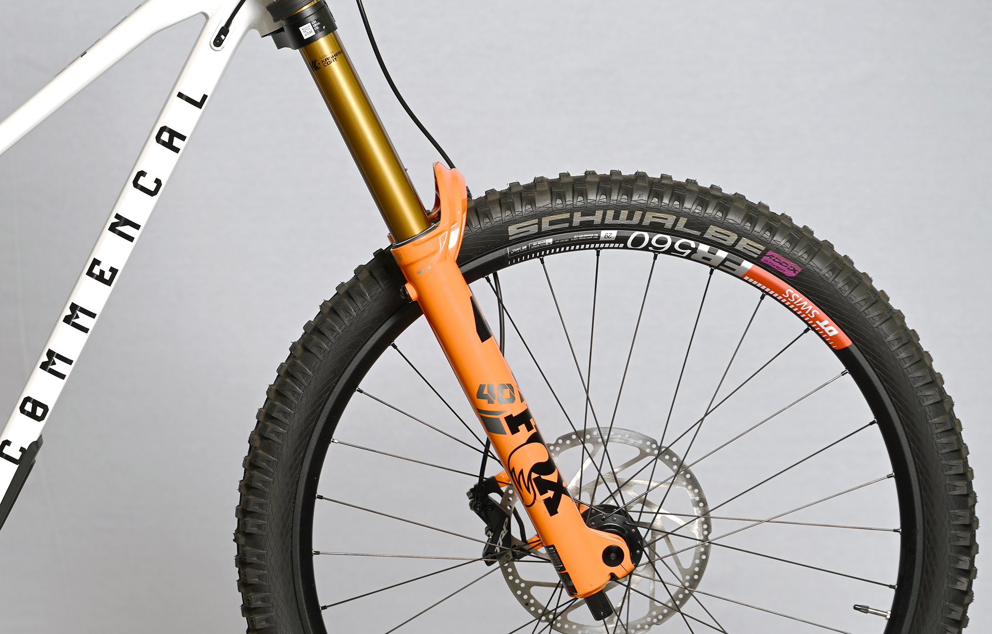 COMMENCAL SUPREME DH V5 SIGNATURE COIL PURE WHITE - S (22150901) image number null