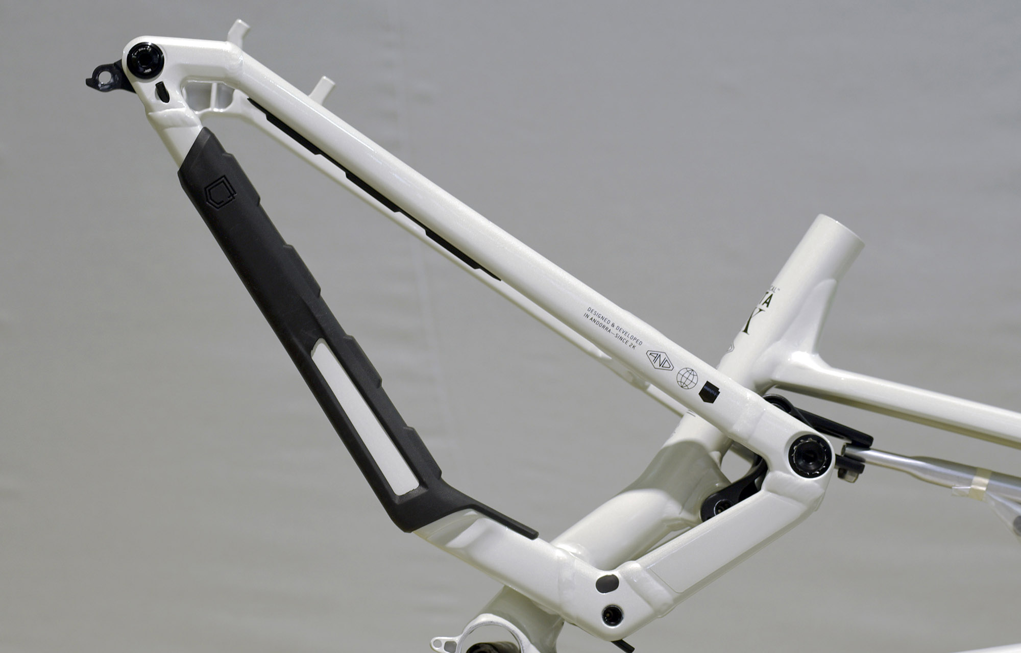 FRAME COMMENCAL META SX V5 CLEAR SILVER - S (23230401) image number null