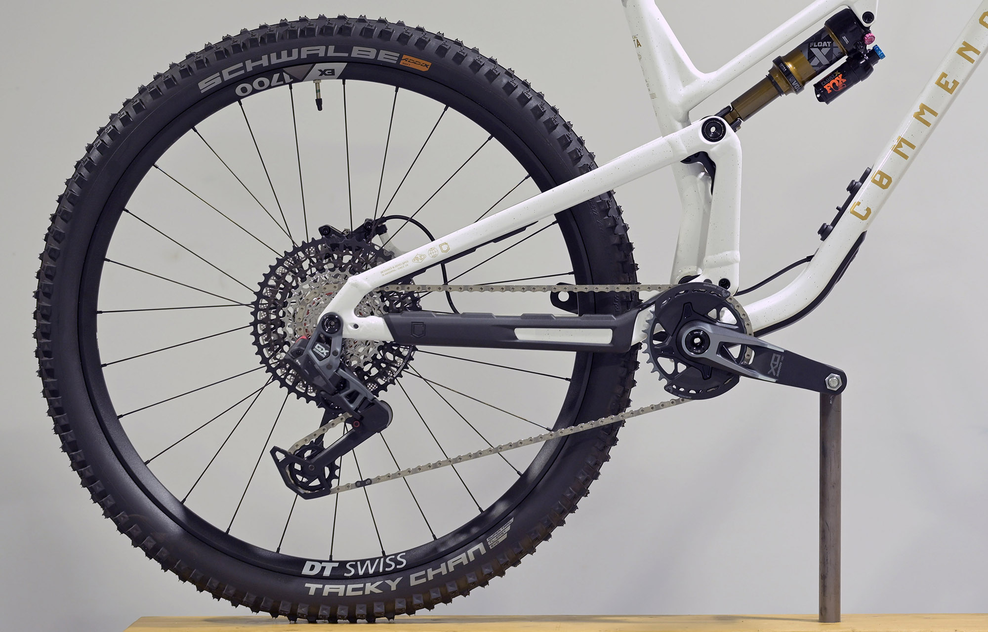 COMMENCAL META V5 SIGNATURE GLITTERY WHITE - L (24122303) image cover number large 0