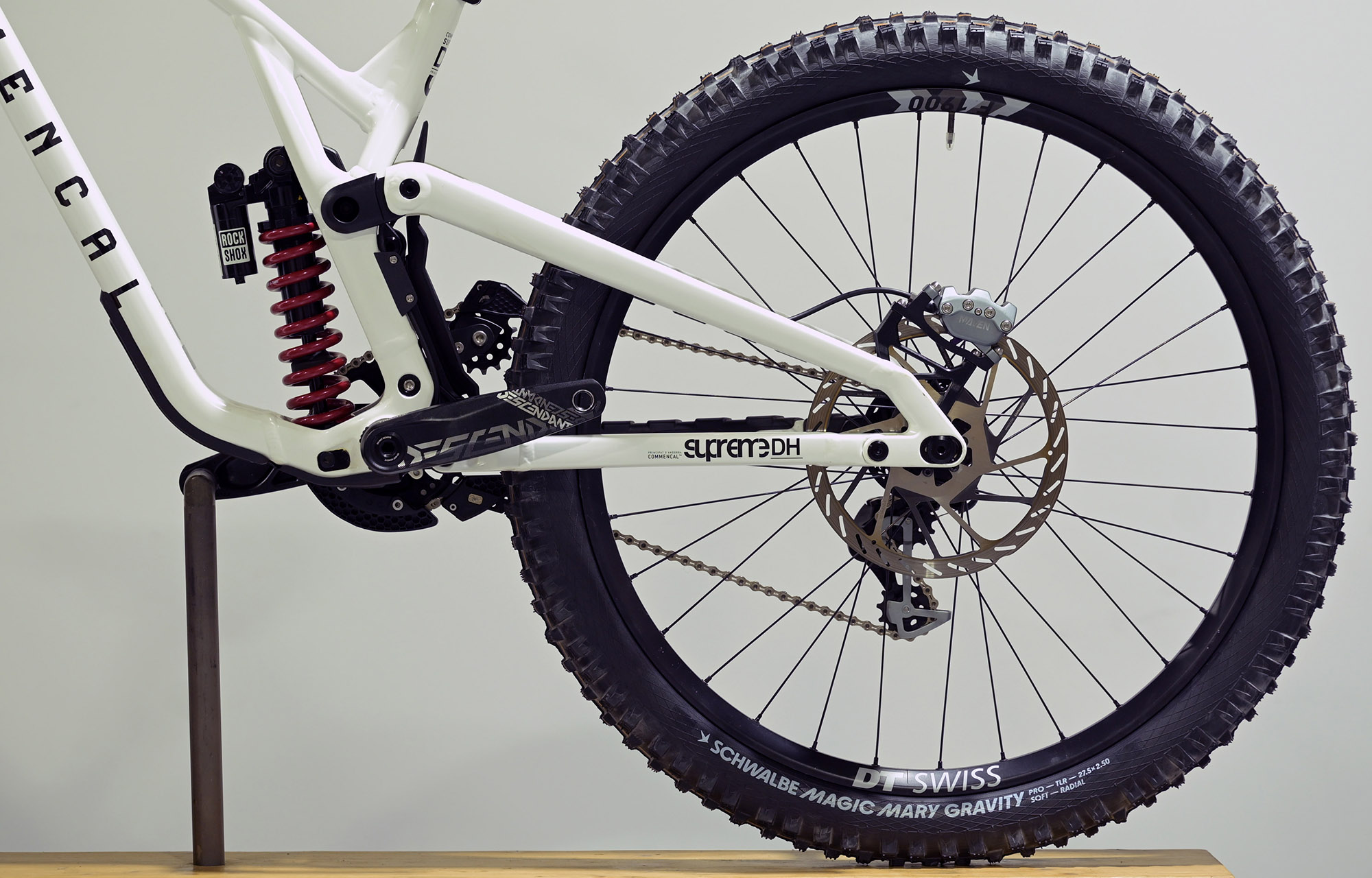 COMMENCAL SUPREME DH V5 ROCKSHOX PURE WHITE - M (24157102) image cover number large 4