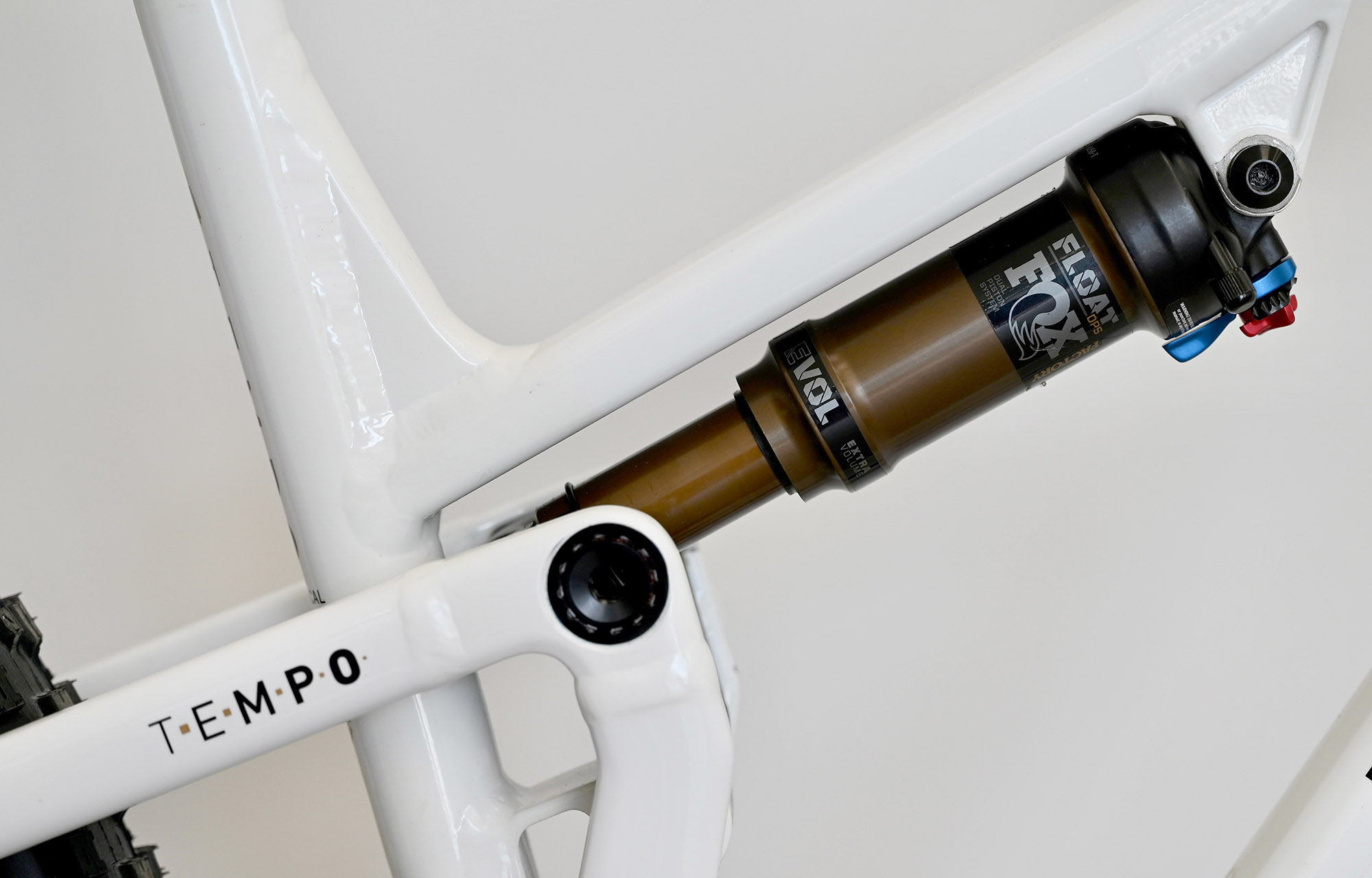 COMMENCAL T.E.M.P.O. SIGNATURE CLEAR SILVER - M (23120402) image cover number large 1