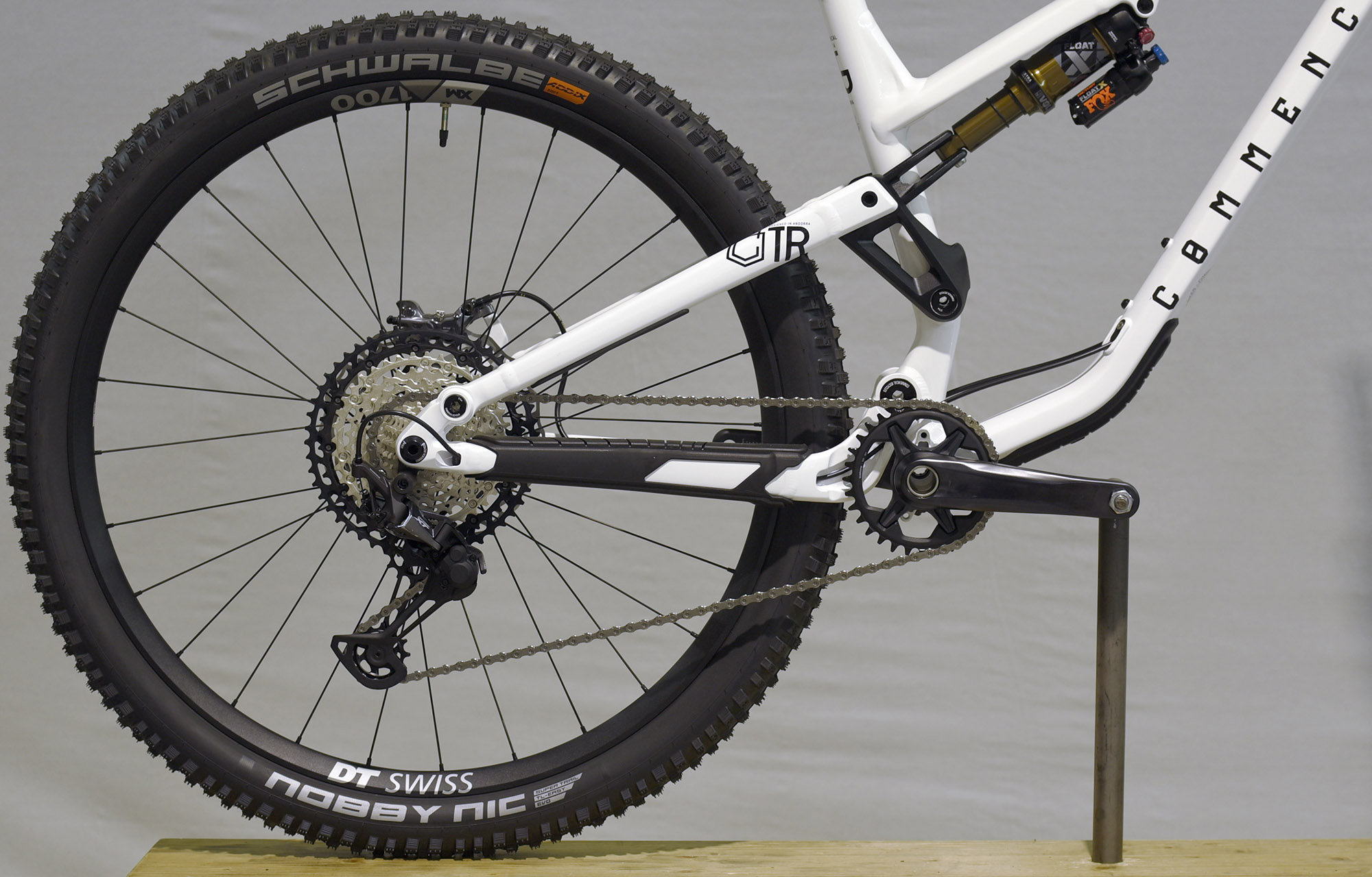 COMMENCAL META TR V4 SIGNATURE PURE WHITE - L (22124203) image number null