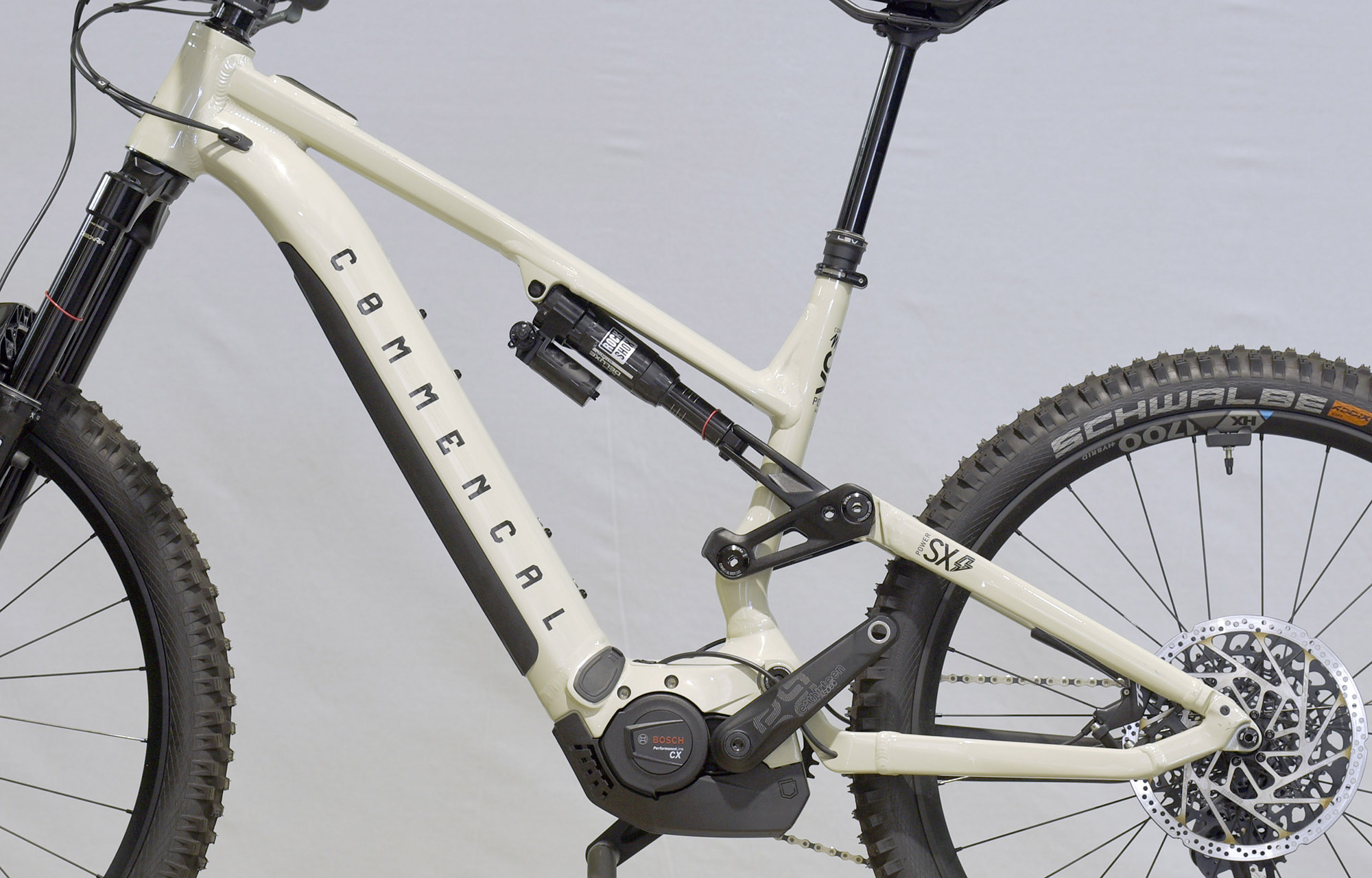 COMMENCAL META POWER SX BOSCH RACE CHALK - L (23181403) 4 km image number null