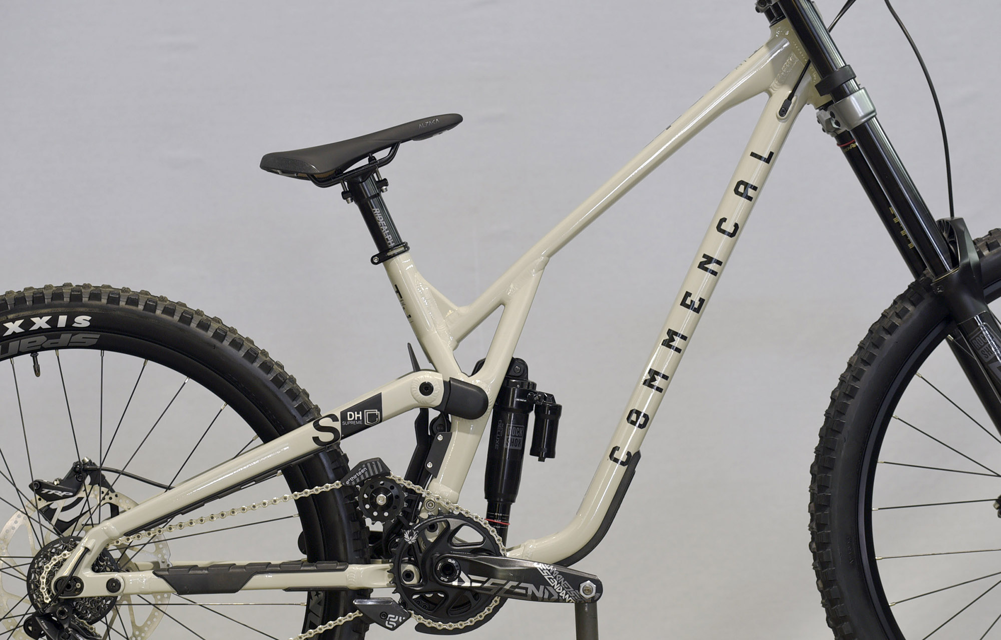 COMMENCAL SUPREME DH V5 RIDE CHALK - S (23150001) image number null