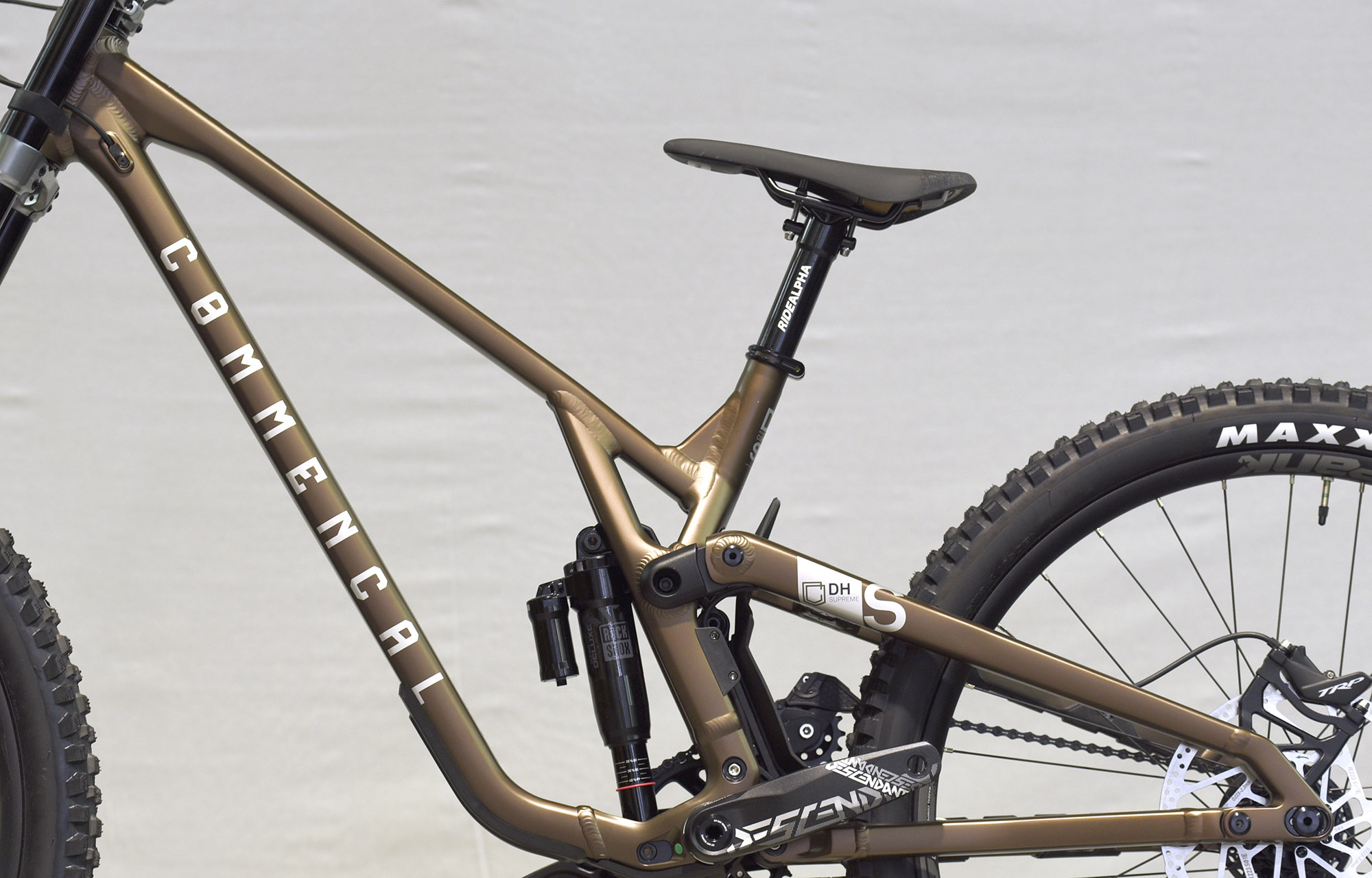 COMMENCAL SUPREME DH V5 RIDE FROZEN BROWN - L (22150703) image number null