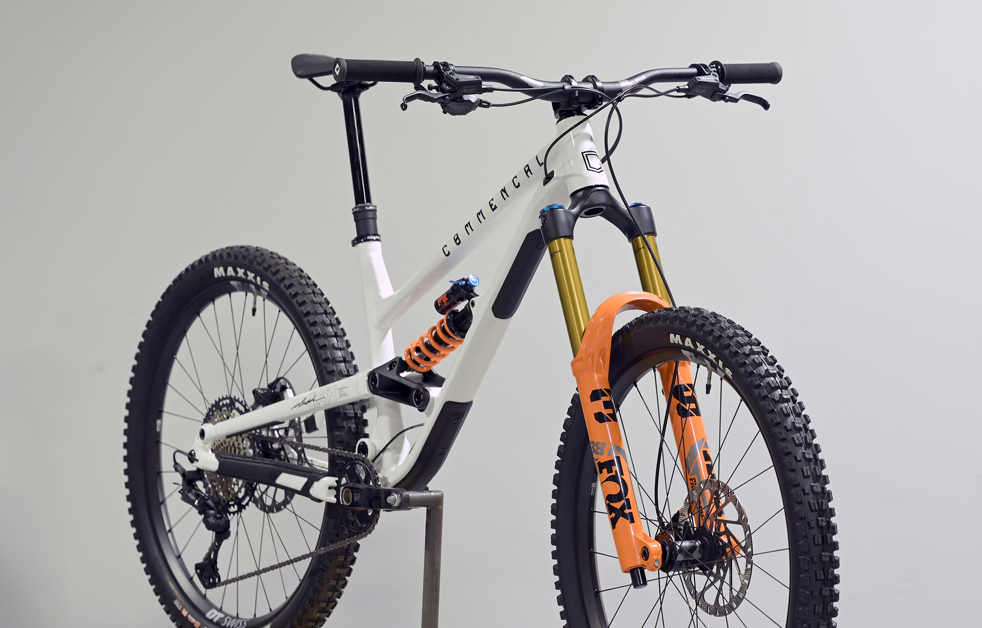 COMMENCAL CLASH SIGNATURE PURE WHITE - M (25130102) image cover number large 2