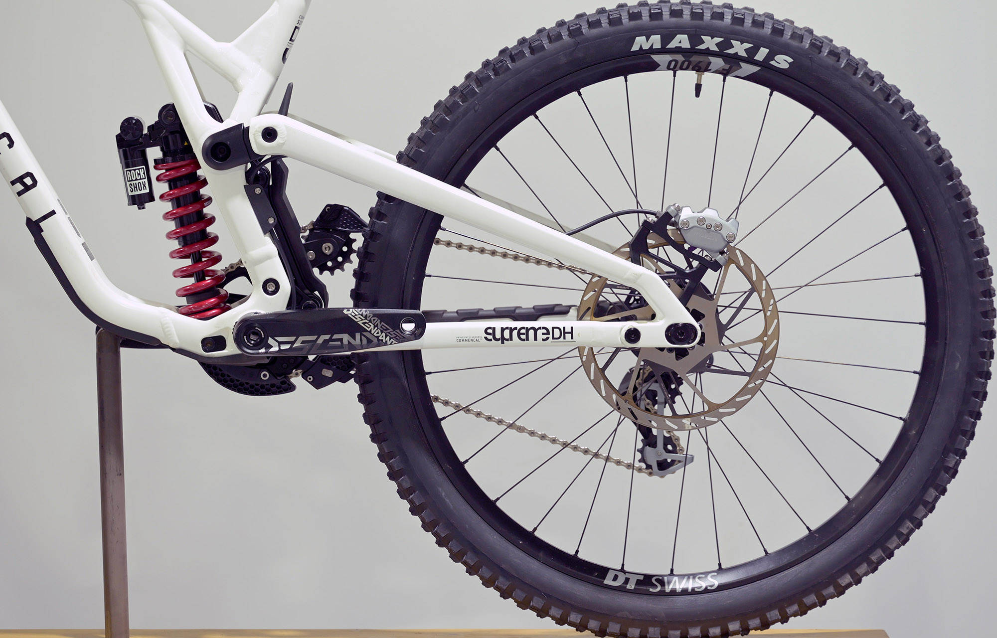 COMMENCAL SUPREME DH V5 ROCKSHOX PURE WHITE - L (24157103) image cover number large 2