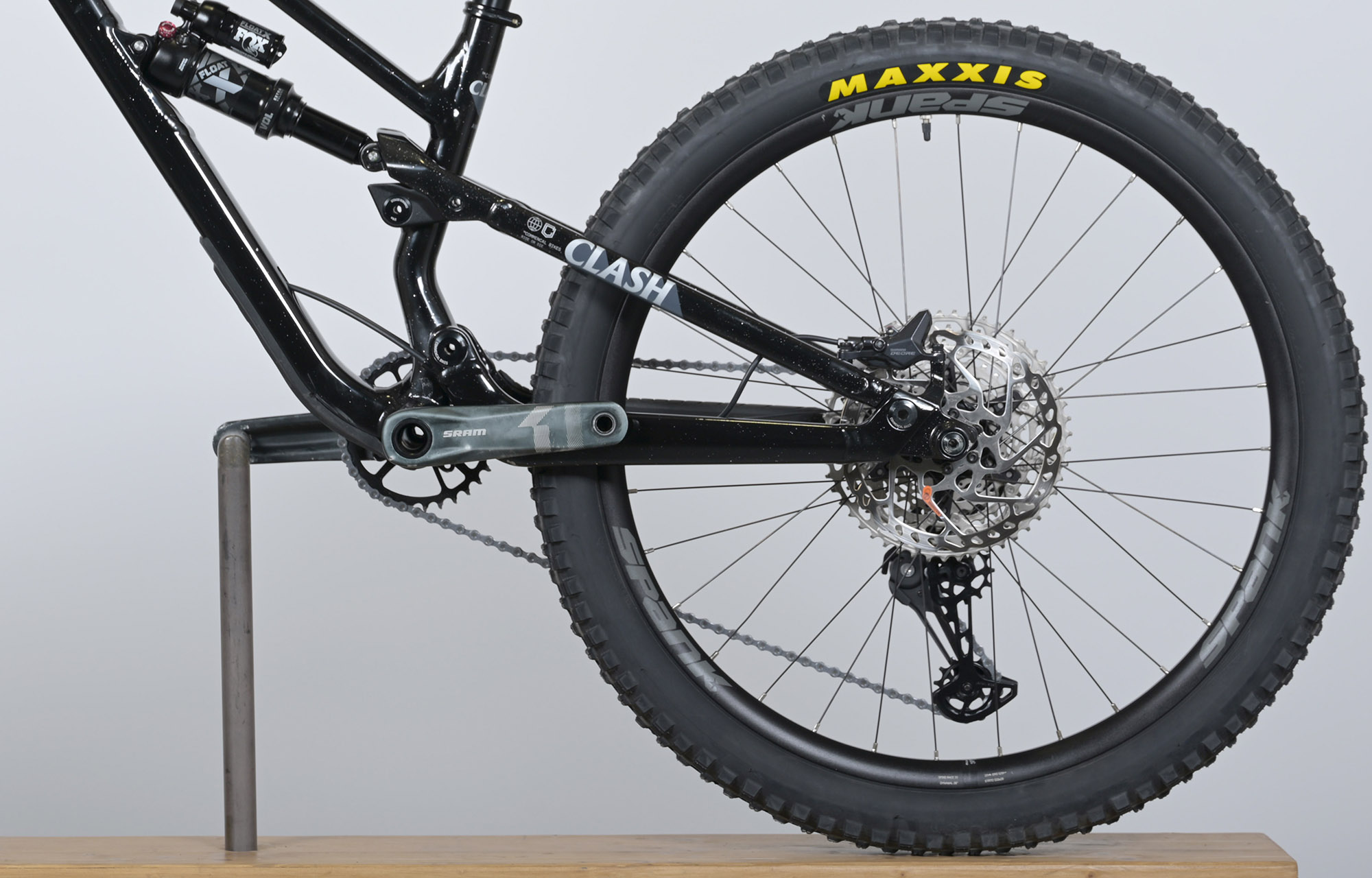 COMMENCAL CLASH JR V2 GLITTERY BLACK (22175700) image cover number large 2