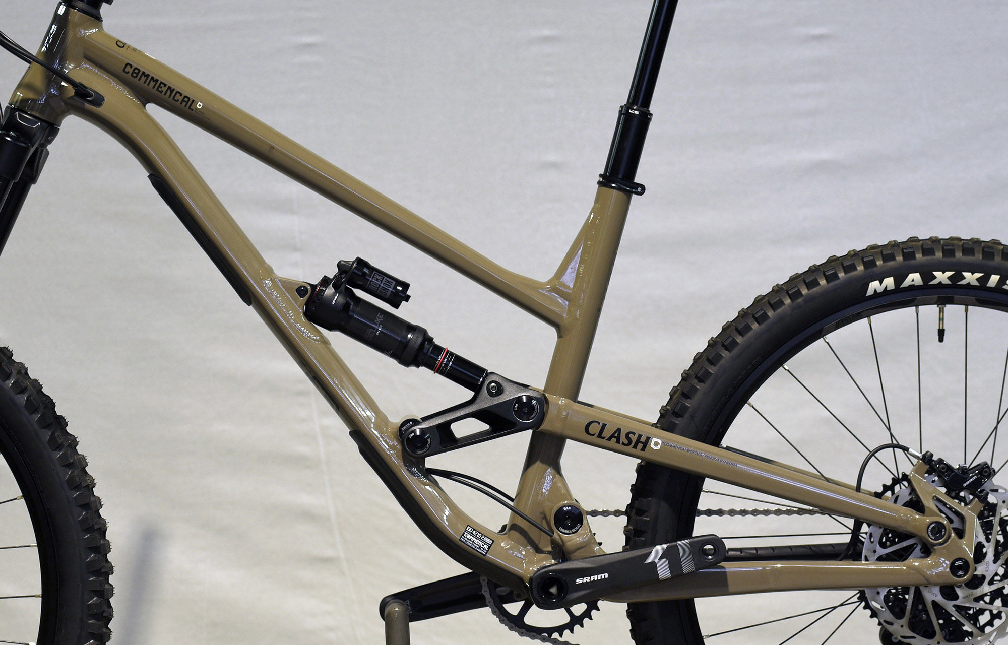 COMMENCAL CLASH RIDE DIRT - L (22131203) image number null