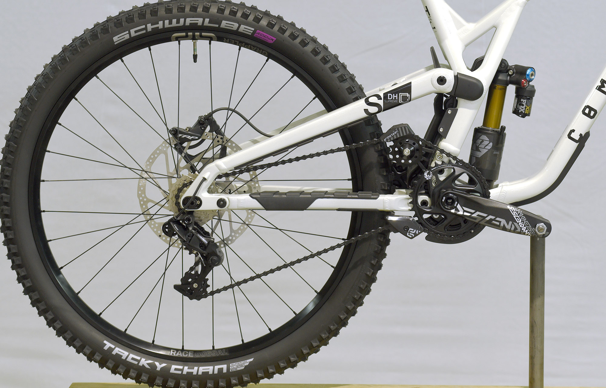 COMMENCAL SUPREME DH V5 SIGNATURE CLEAR SILVER - L (23151303) image number null