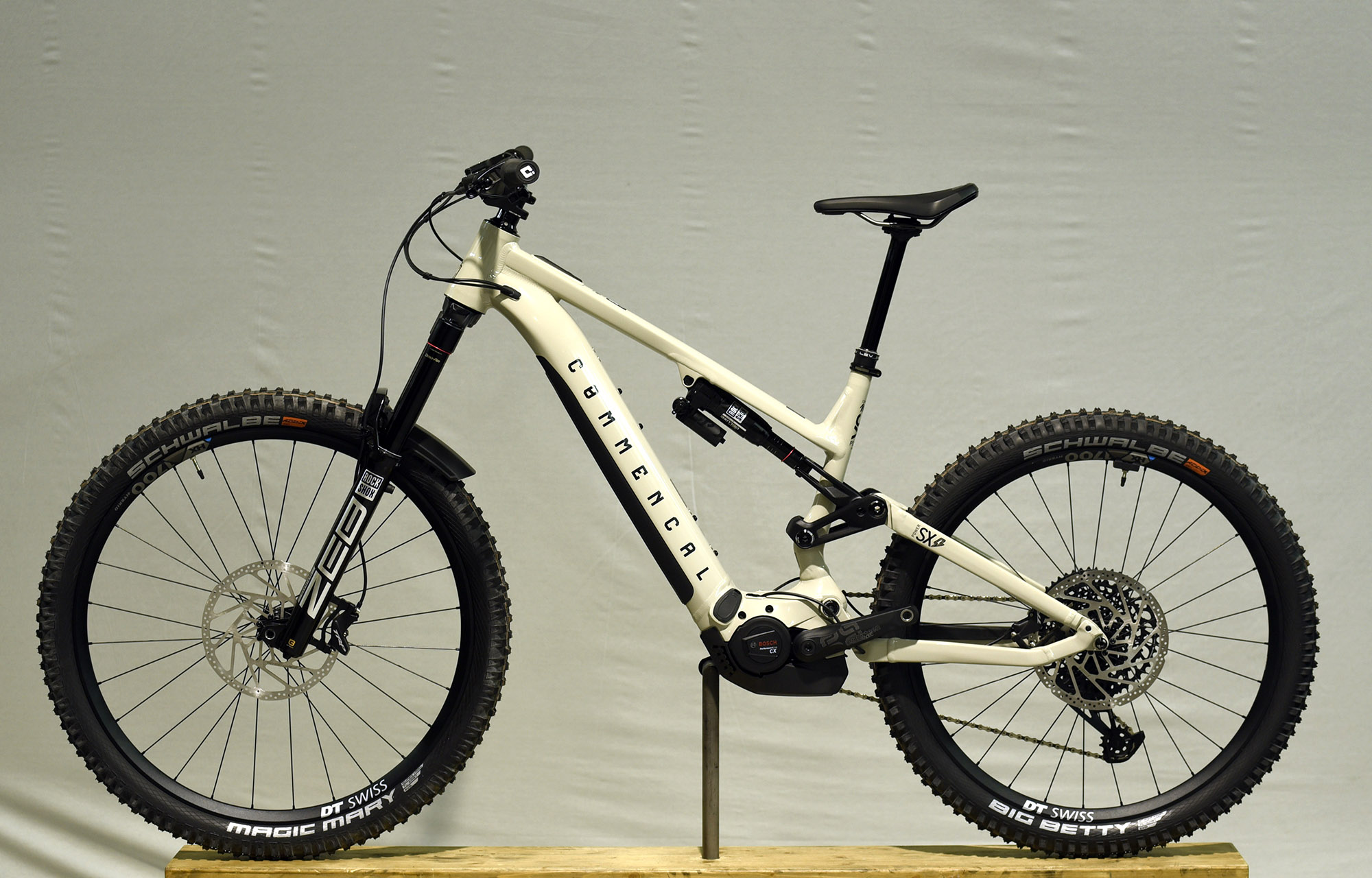 COMMENCAL META POWER SX BOSCH RACE CHALK - L (23181403) 3 km image number null