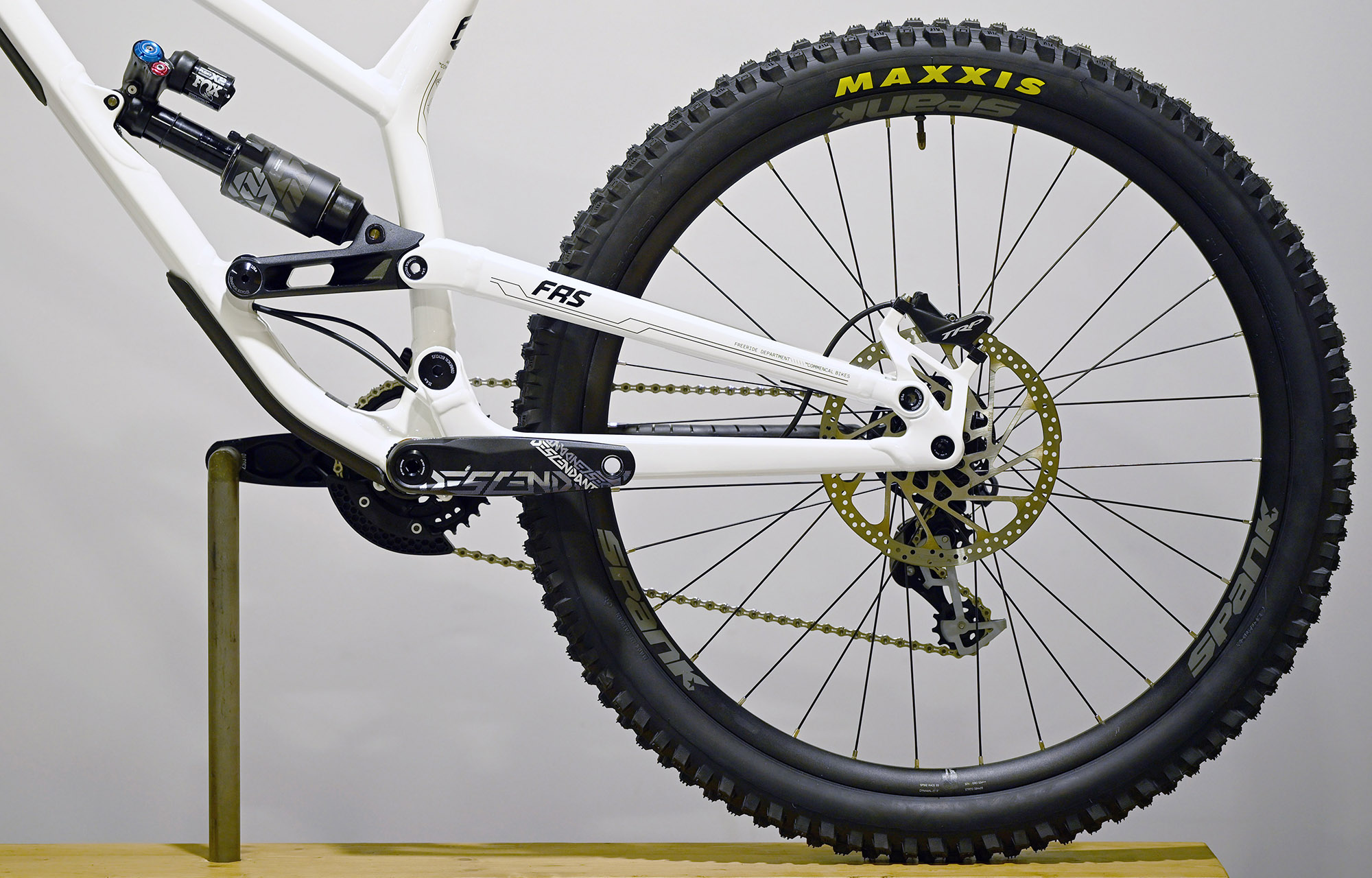 COMMENCAL FRS ESSENTIAL PURE WHITE - M (22151902) image number null