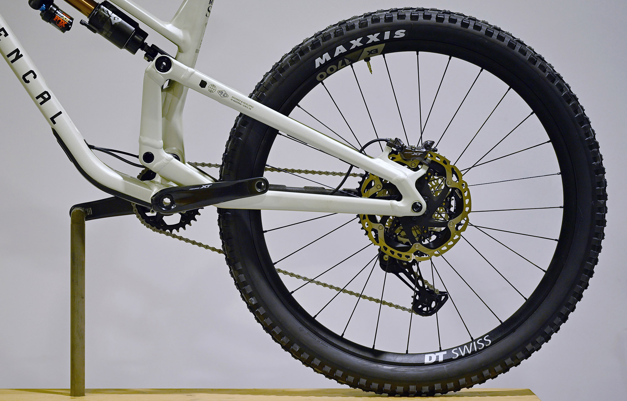 COMMENCAL META SX V5 SIGNATURE CLEAR SILVER - L (23131903) image cover number large 4