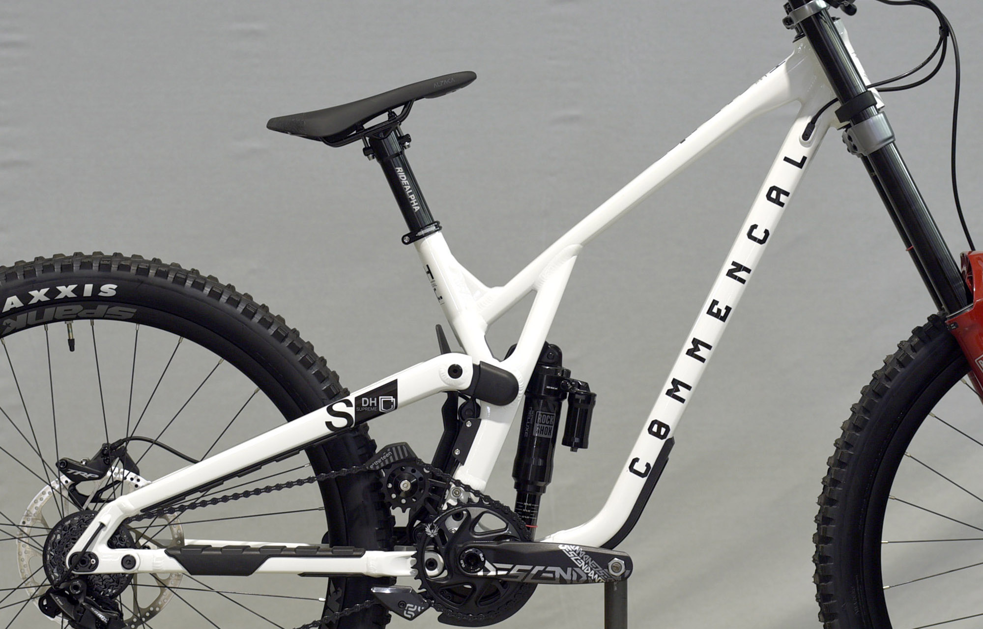 COMMENCAL SUPREME DH V5 PURE WHITE - XS (23170900) image number null