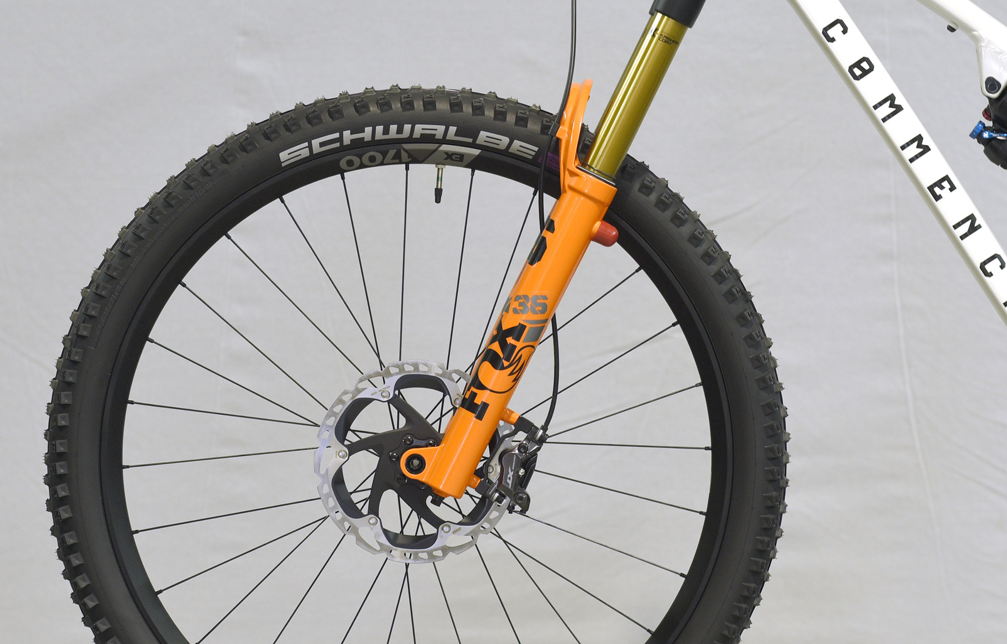 COMMENCAL META V5 SIGNATURE CLEAR SILVER - S (23121001) image number null