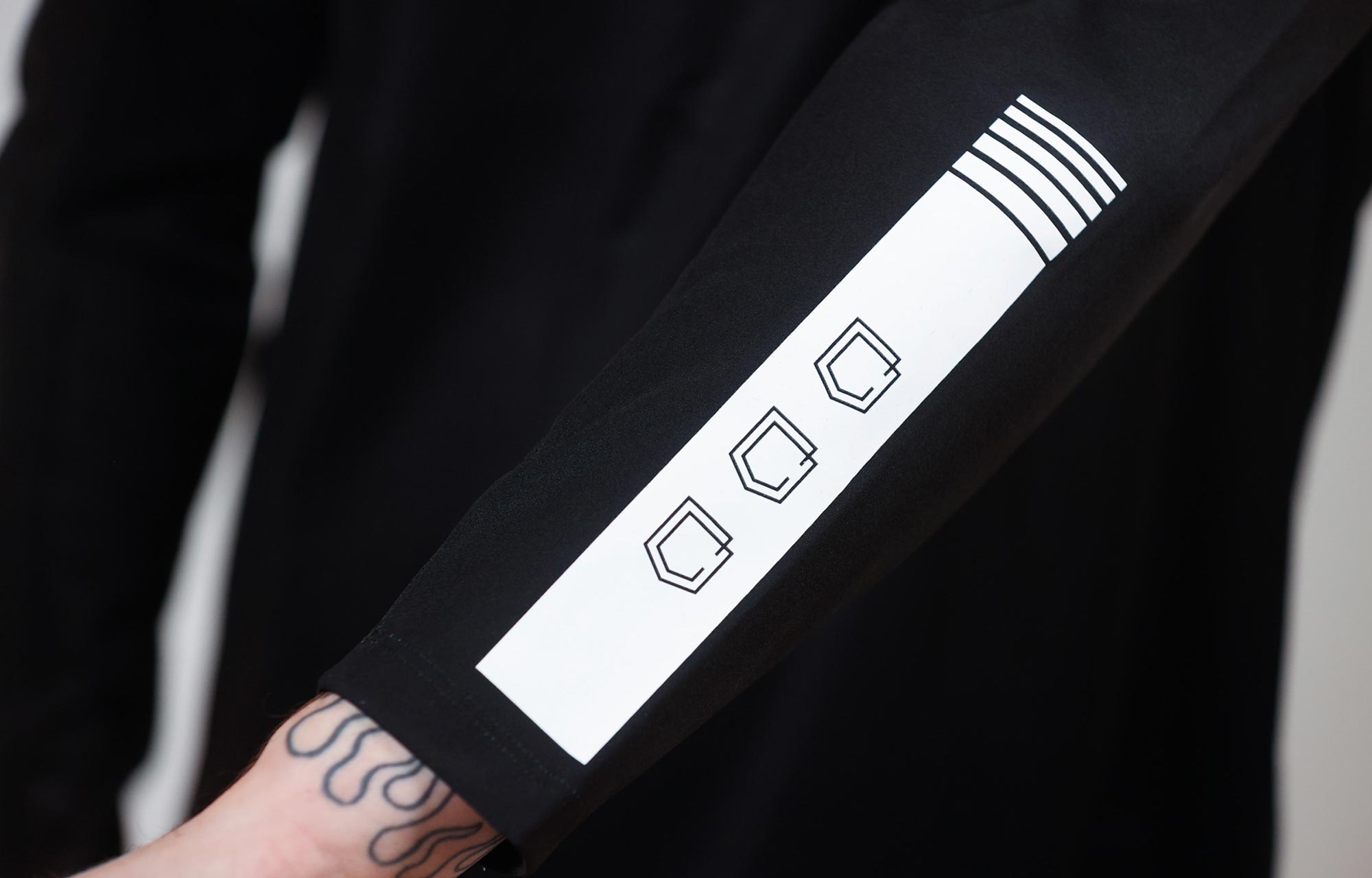 COMMENCAL LONG SLEEVE HARDY JERSEY ESSENTIAL BLACK image number 4