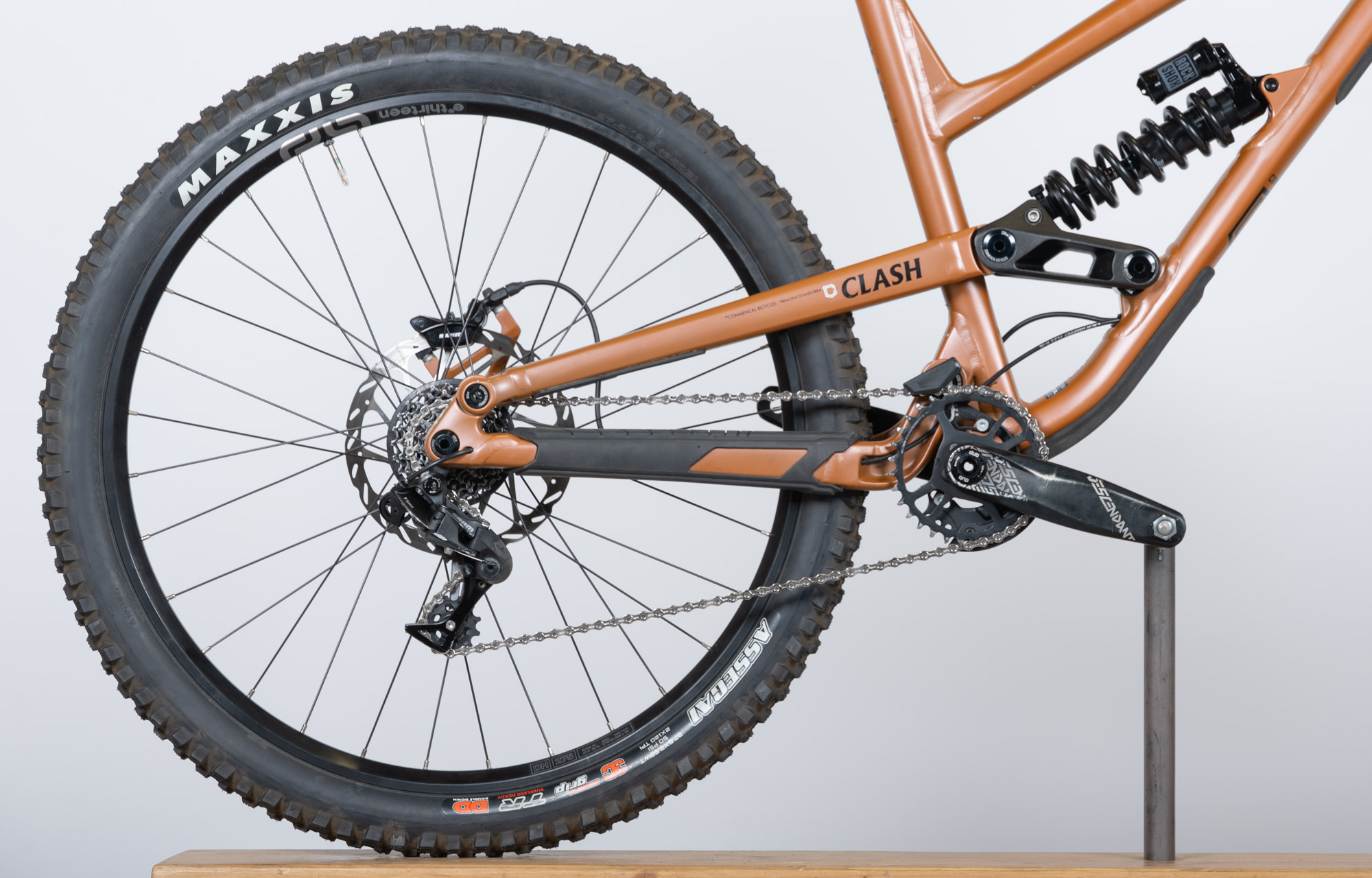 COMMENCAL CLASH RIDE PARK EDITION UTAH DIRT - L (22132803) image cover number large 0