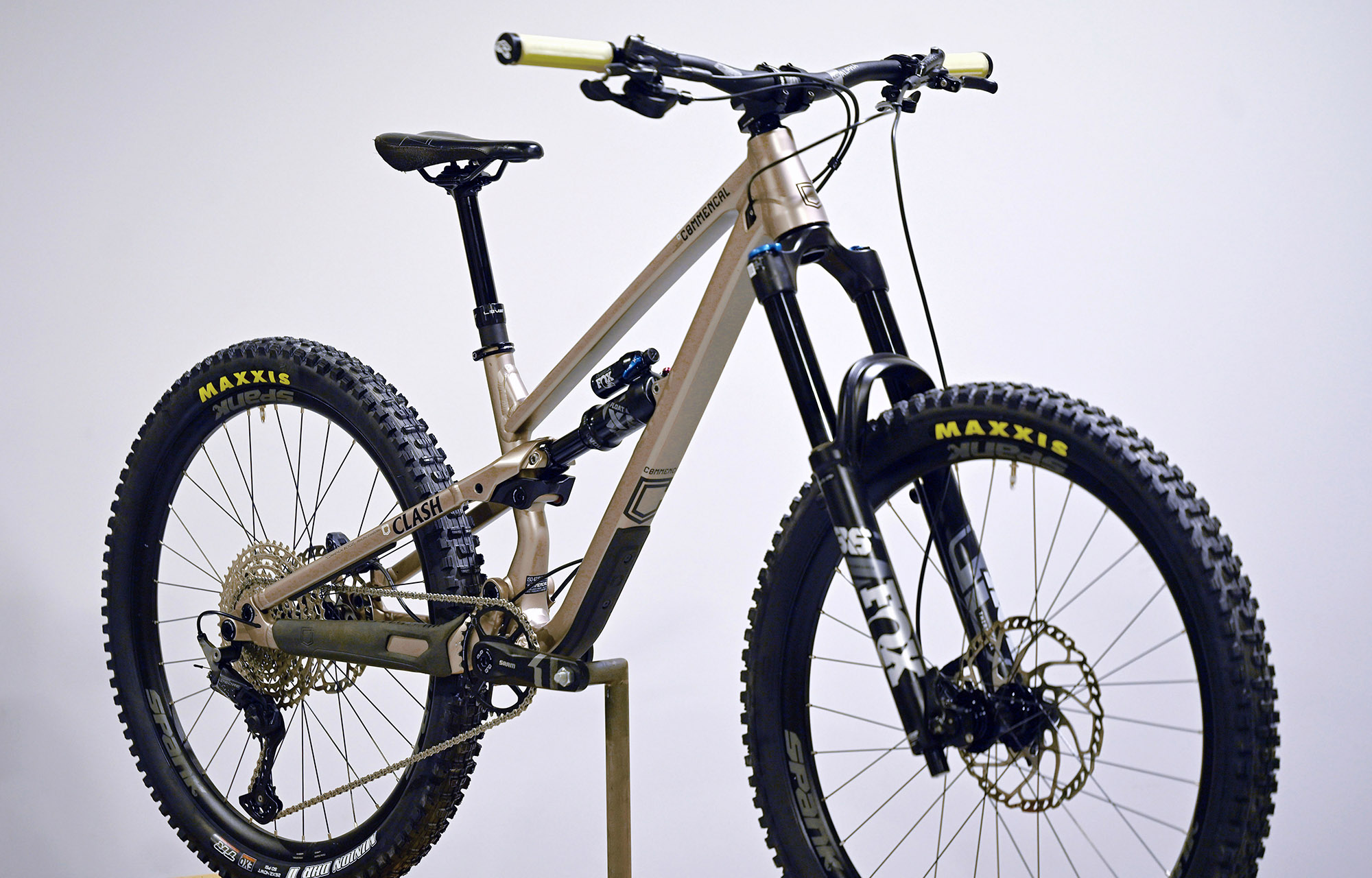 COMMENCAL CLASH JR CHAMPAGNE - (22170700) image cover number large 2