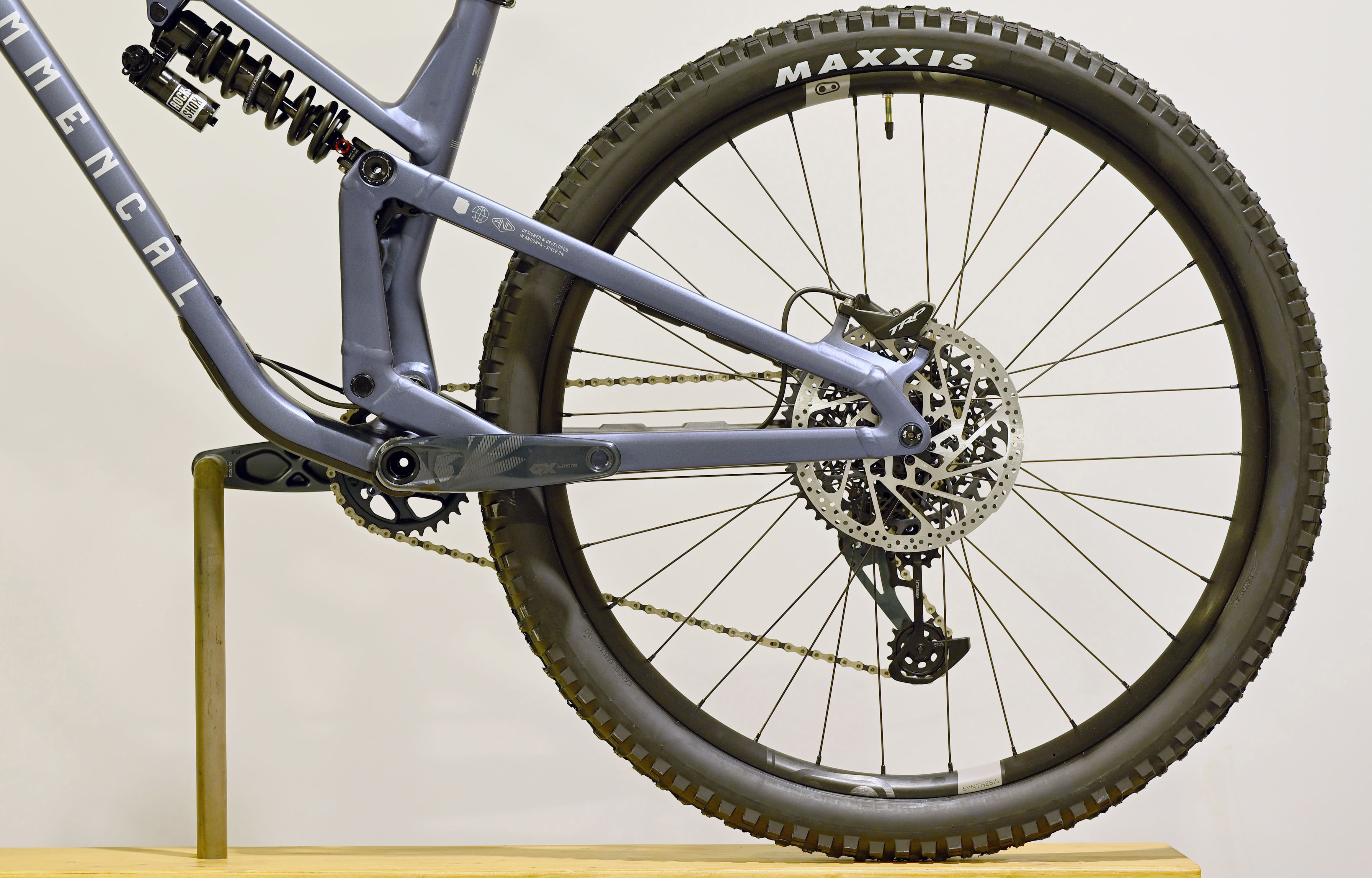 COMMENCAL META V5 RACE SPARKLY BLUE - M (23121302) image number null