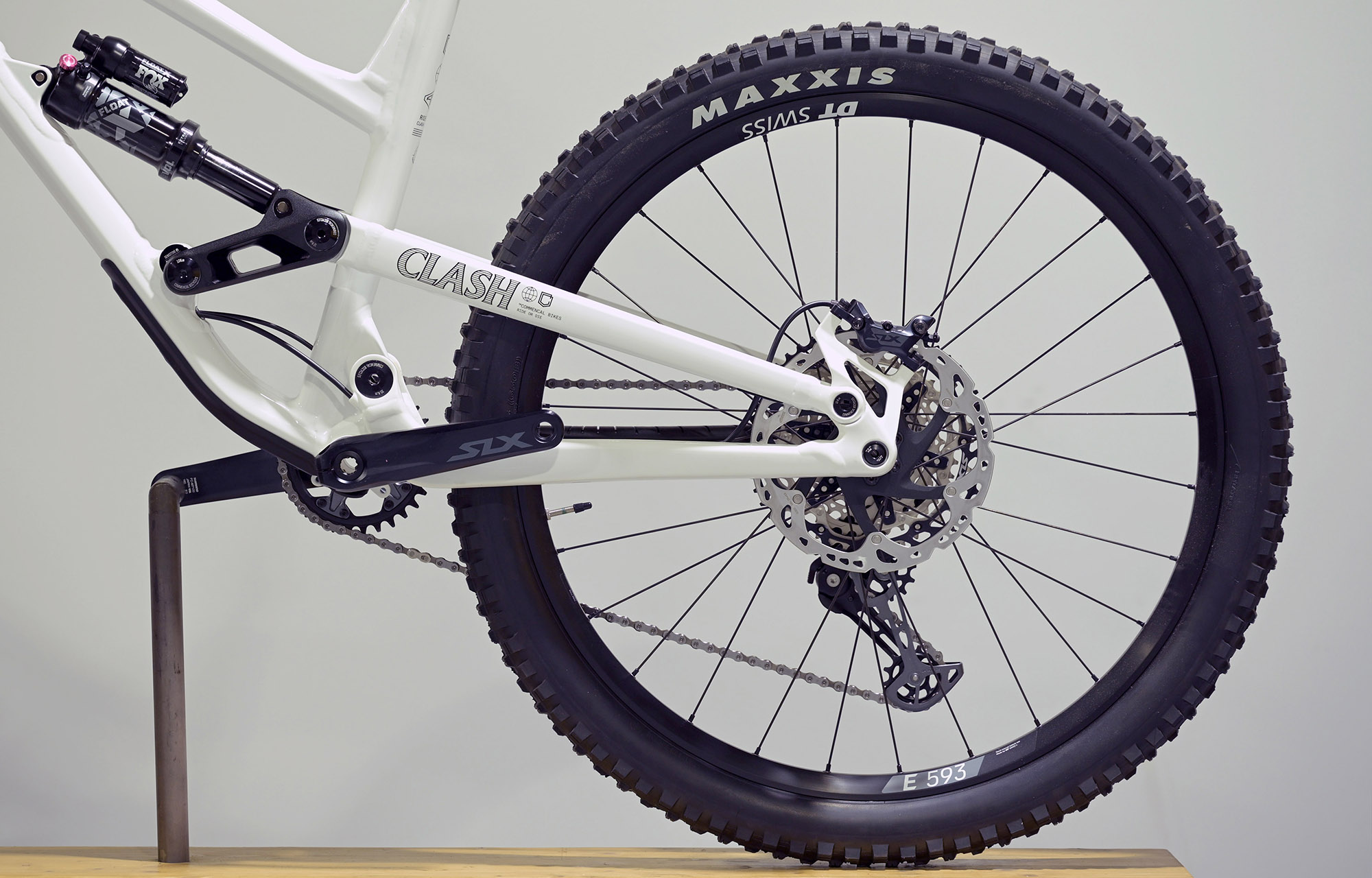 COMMENCAL CLASH ESSENTIAL PURE WHITE - L (24135603) image cover number large 5