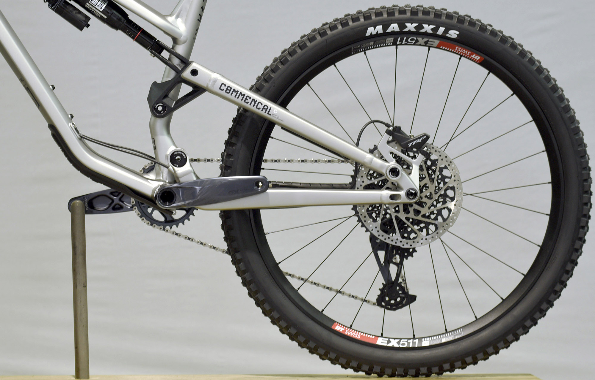 COMMENCAL META SX V4 RACE SILVER - L (22130803) image number null