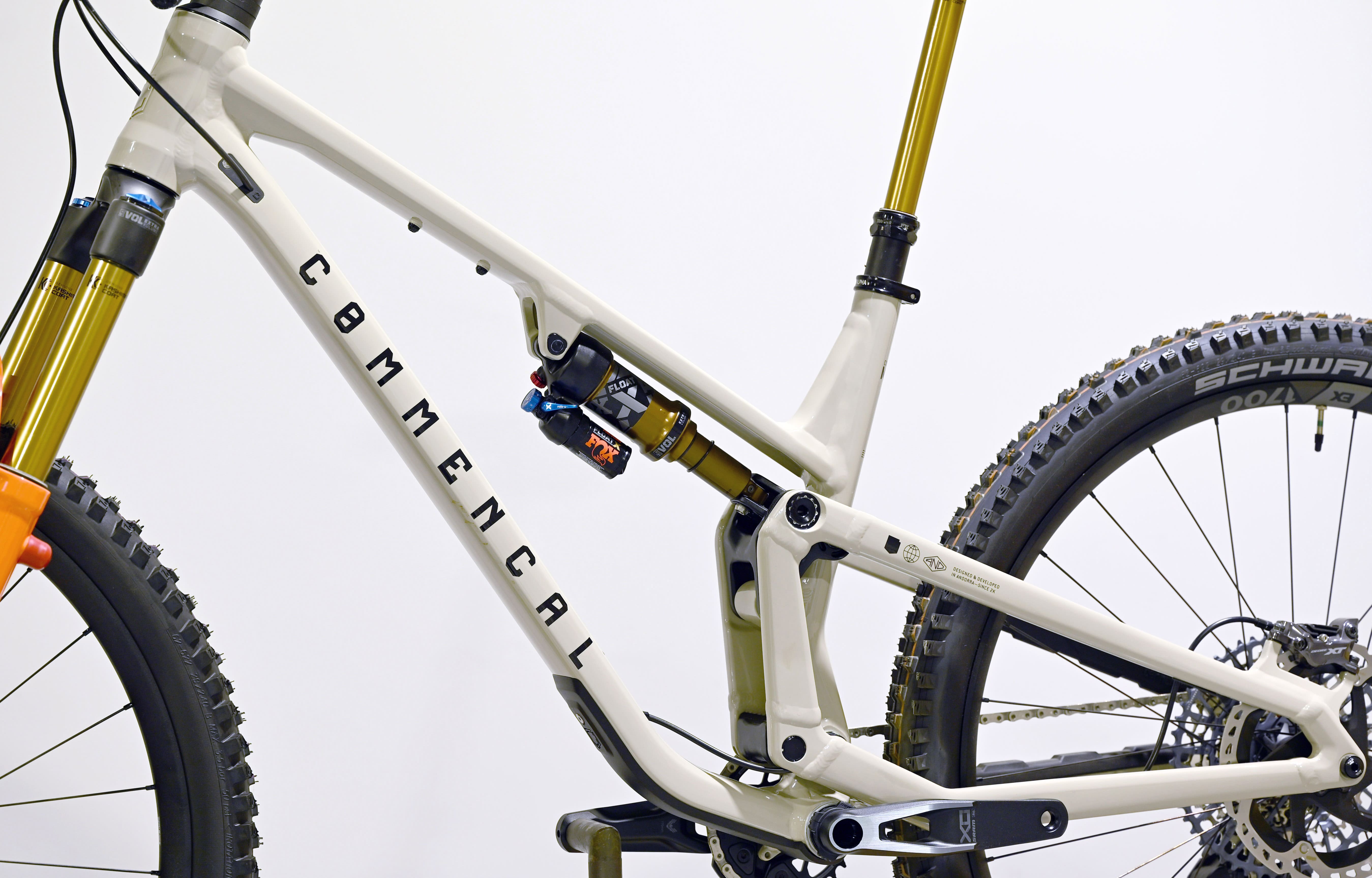 COMMENCAL META V5 T-TYPE CHALK - L (24120703) image number null