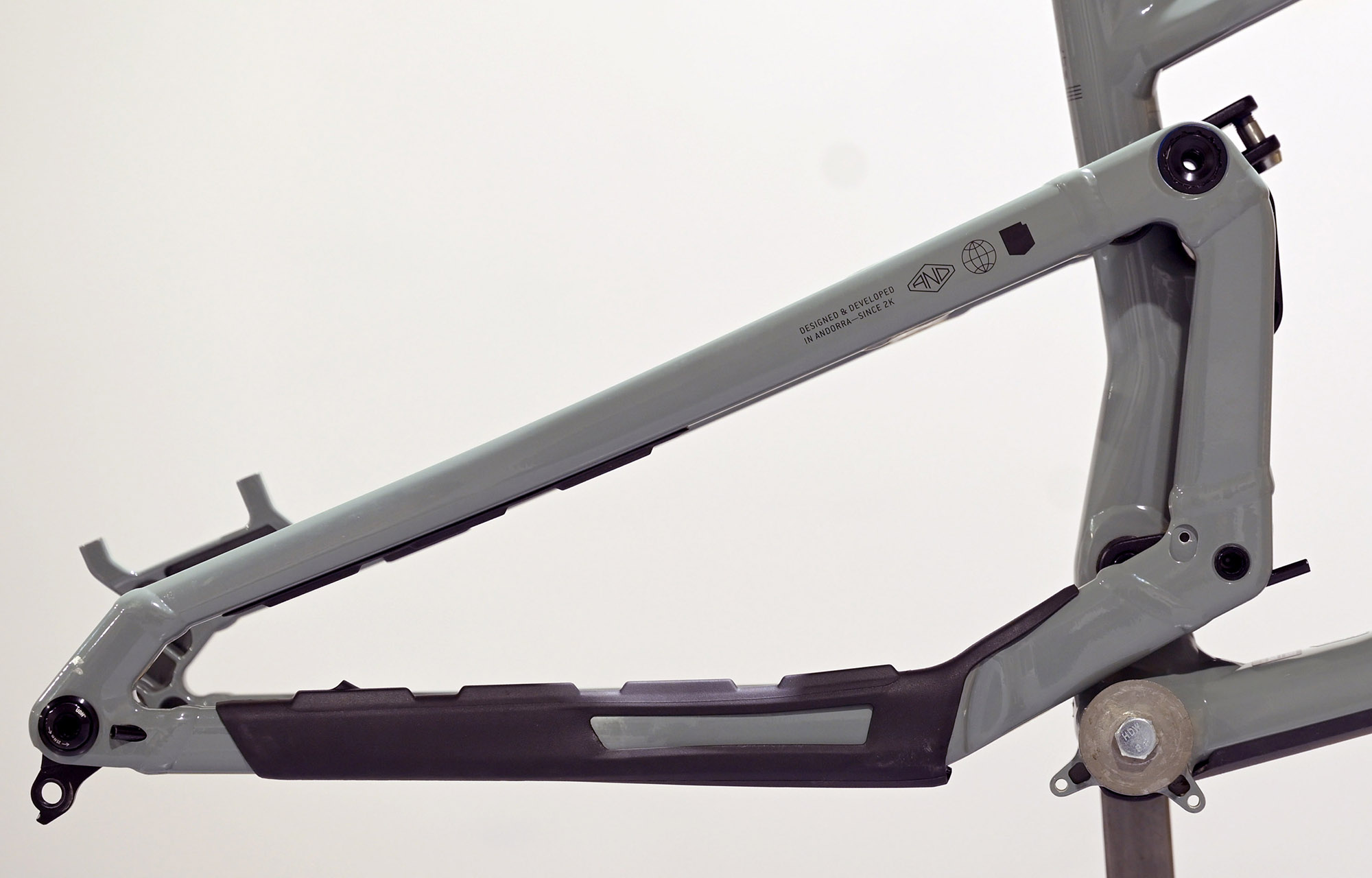 FRAME COMMENCAL META SX V5 PYRITE GREY - L (25230803) image cover number large 0