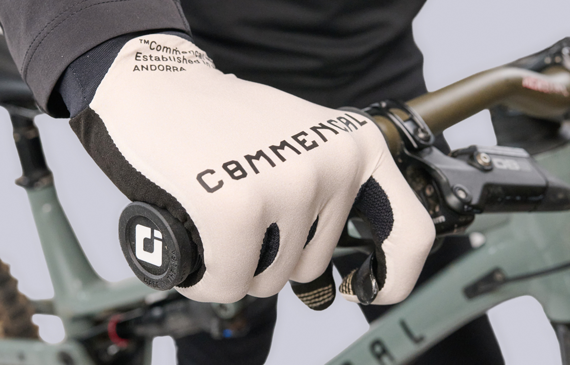 COMMENCAL LIGHTECH GLOVES CHALK image number 3