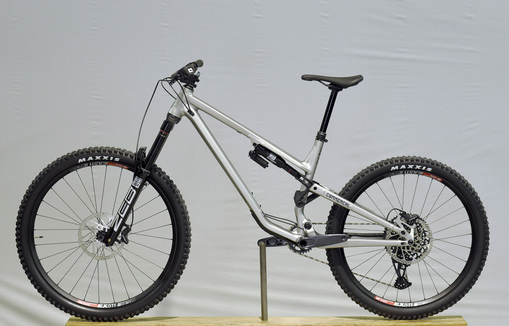 COMMENCAL META SX V4 RACE SILVER - L (22130803) image number null