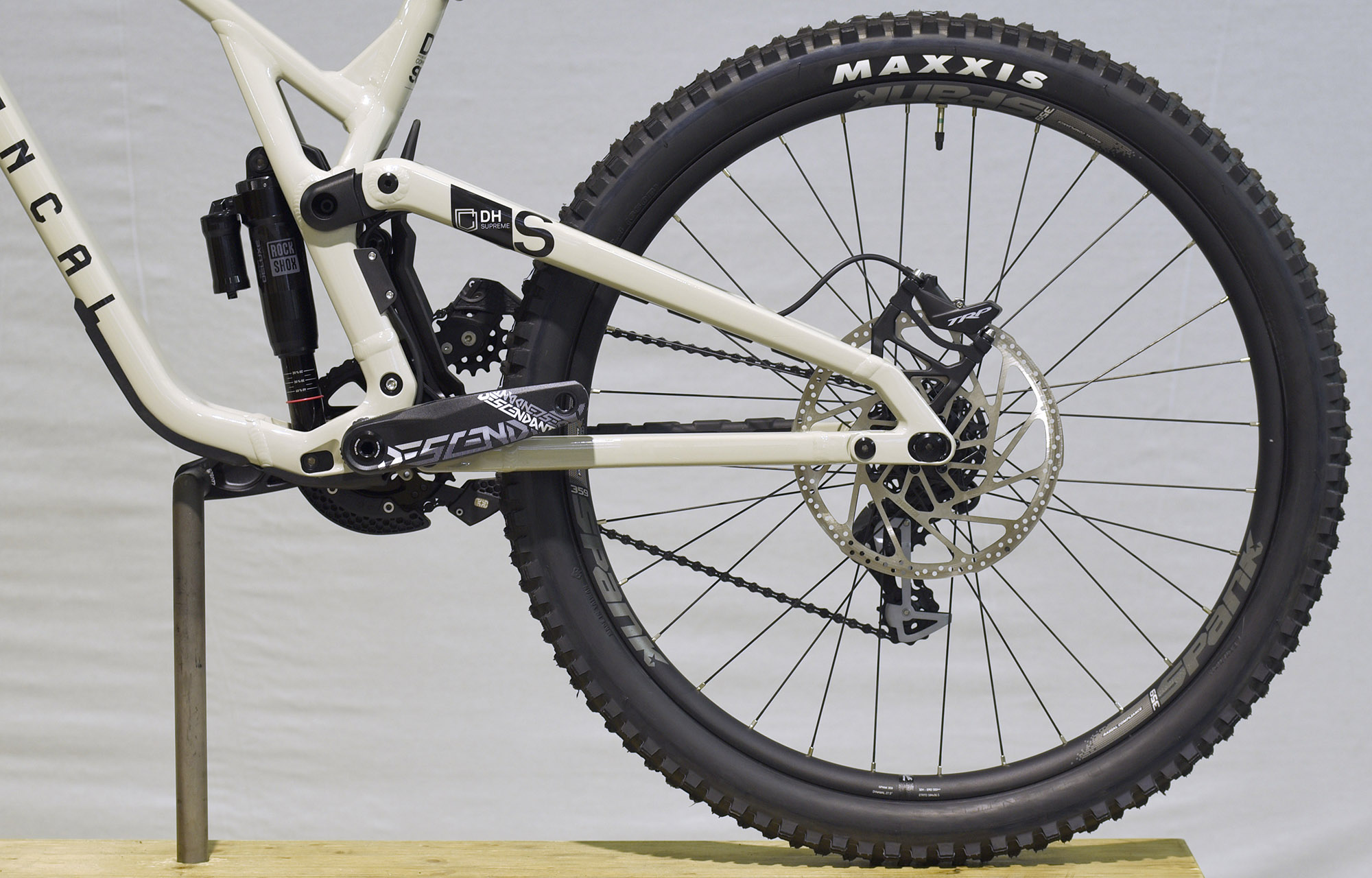 COMMENCAL SUPREME DH V5 RIDE CHALK - L (23150003) image number null